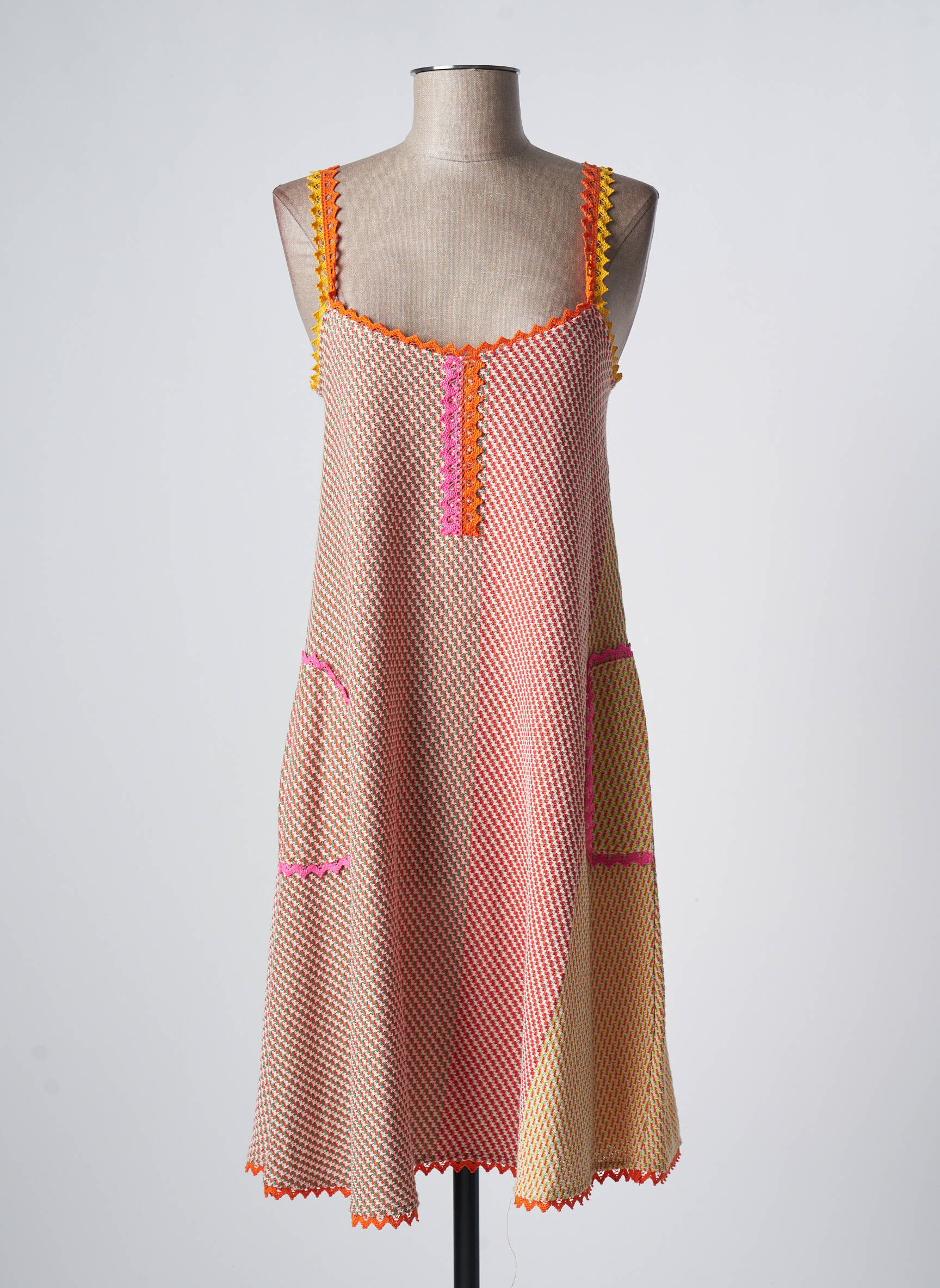 Pusilgių suknelė plonos dirželiai oranžinė TRICOT CHIC moteris