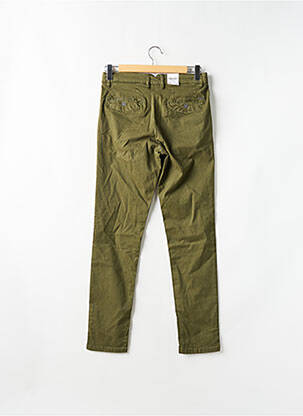 Chino kelnė popelinos audinys, kuris pasižymi lygiu ir tankiu paviršiumi. žalias JACK & JONES vyras