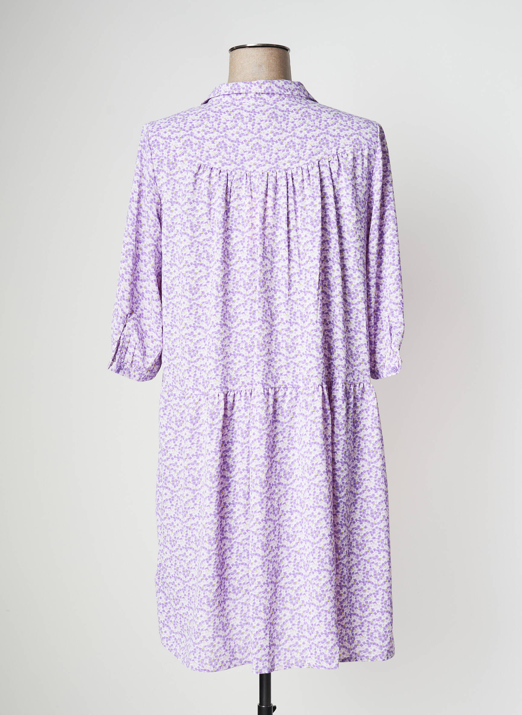 Pusilgių suknelė gėlių raštas 3/4 rankovės violetinis SENS UNIQ moteris