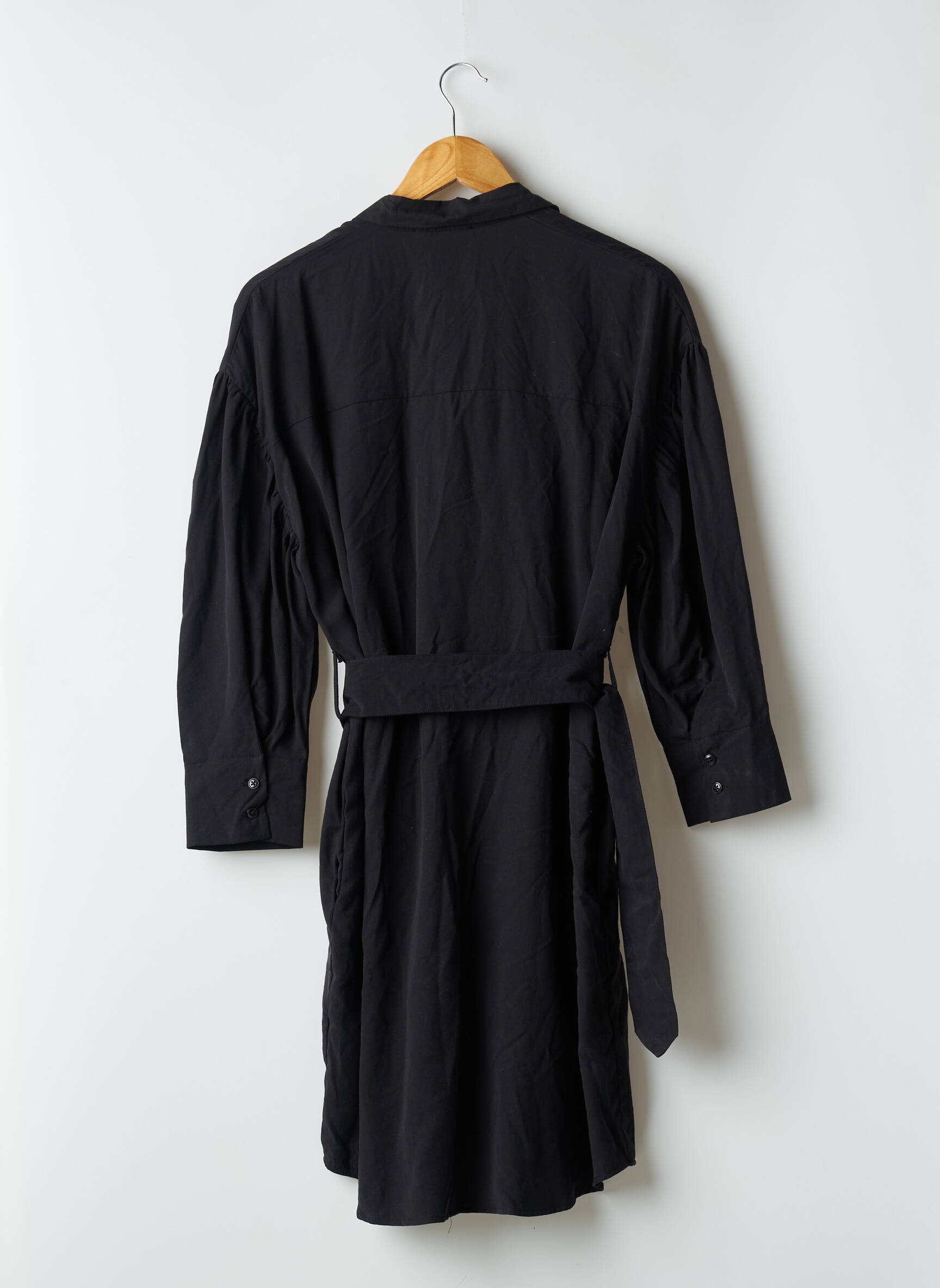 Pusilgių suknelė ilgos rankovės ilgos rankovės juodas ASTRID BLACK LABEL moteris