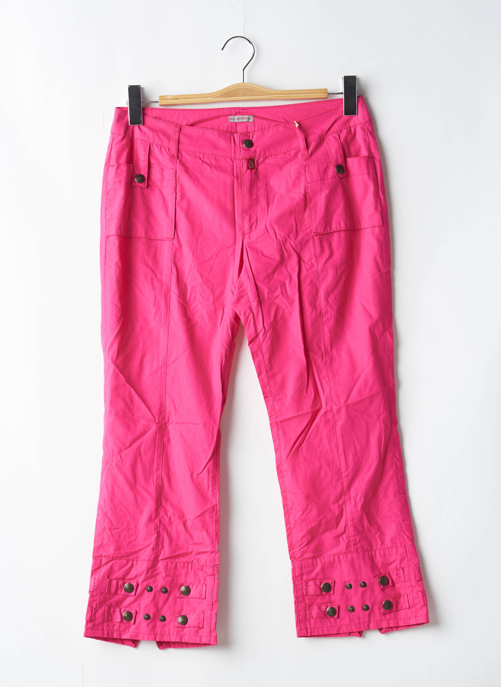 Pusilgių kelnių popelinos audinys, kuris pasižymi lygiu ir tankiu paviršiumi. normala dydis rožinė BE YOU K moteris