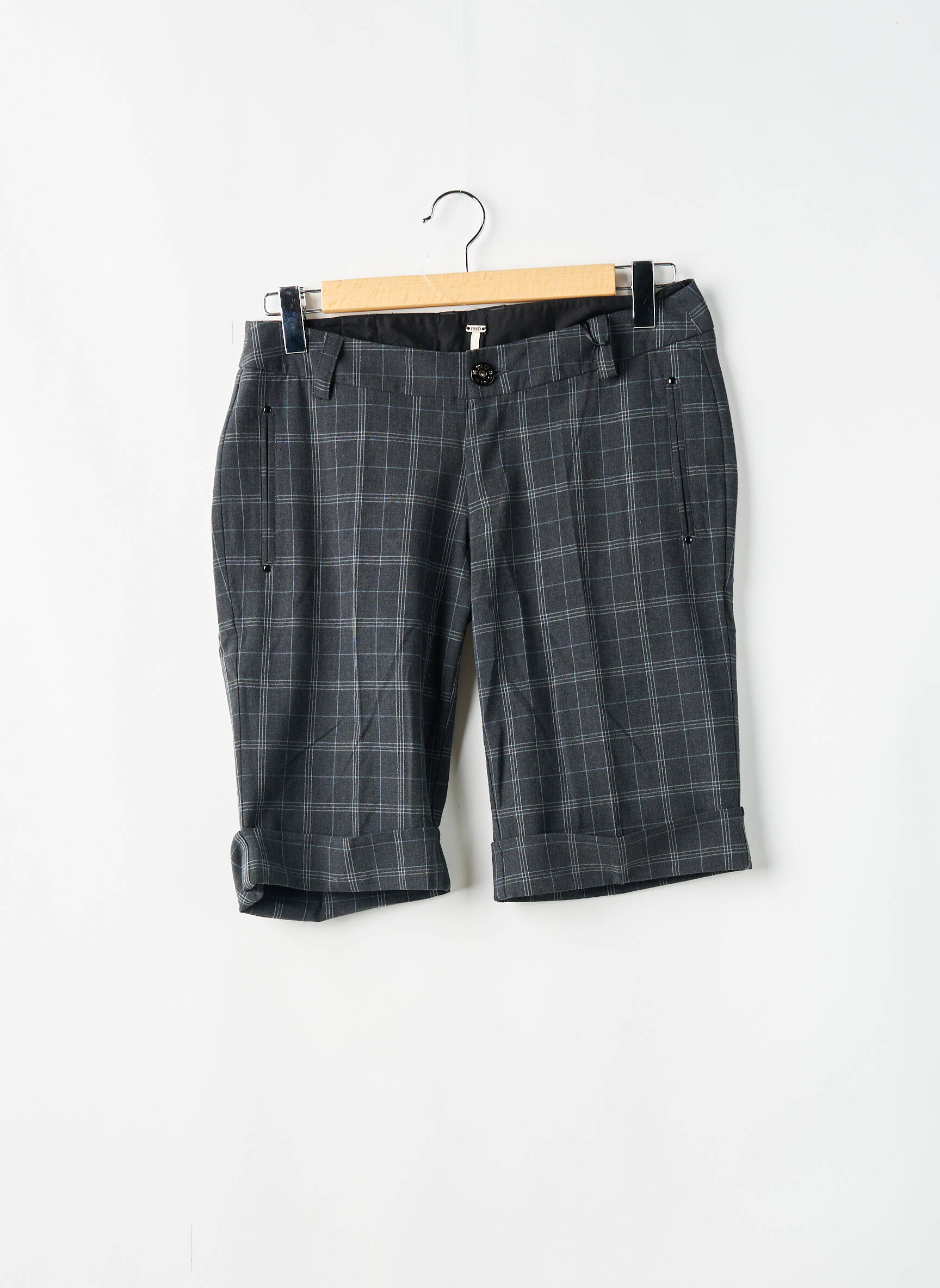 Bermudas tiesi kirpimas pilka RWD moteris