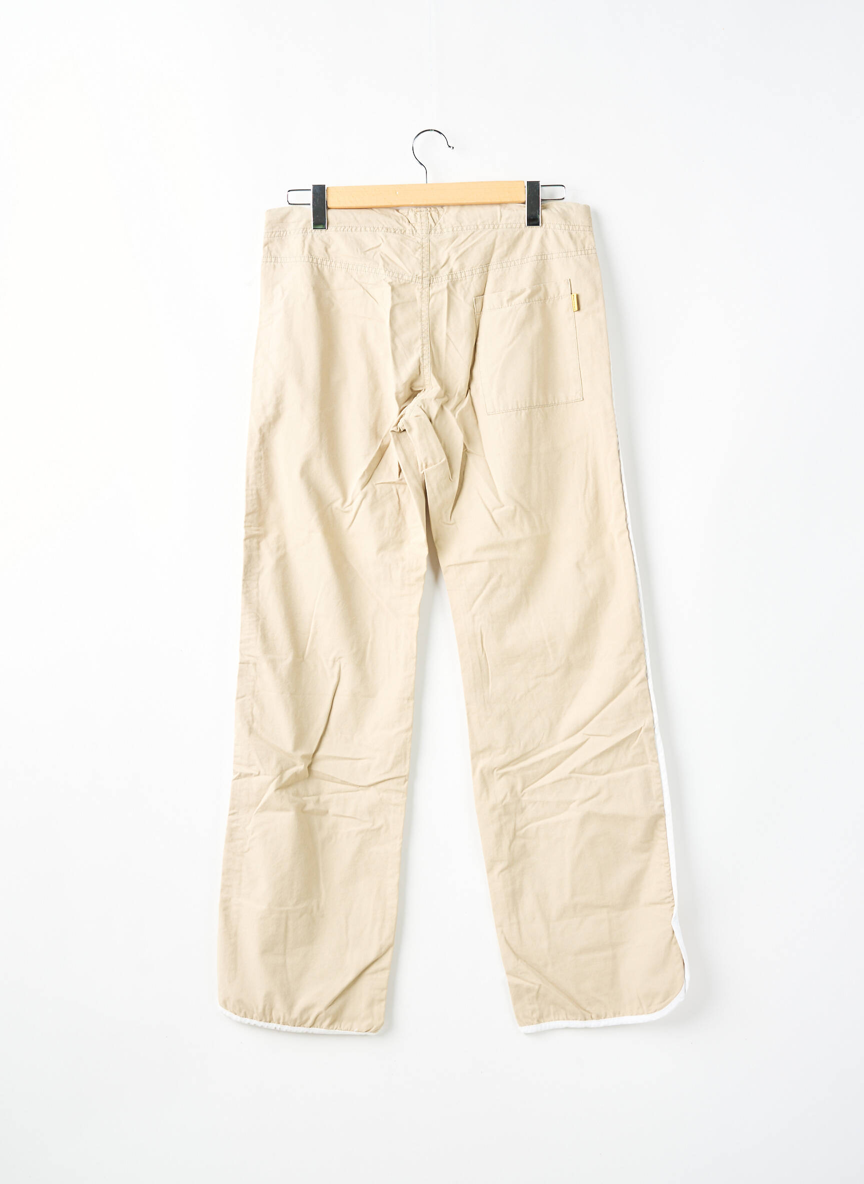 Tiesi kelnė popelinos audinys, kuris pasižymi lygiu ir tankiu paviršiumi. normala dydis bežinis MELTIN'POT vyras