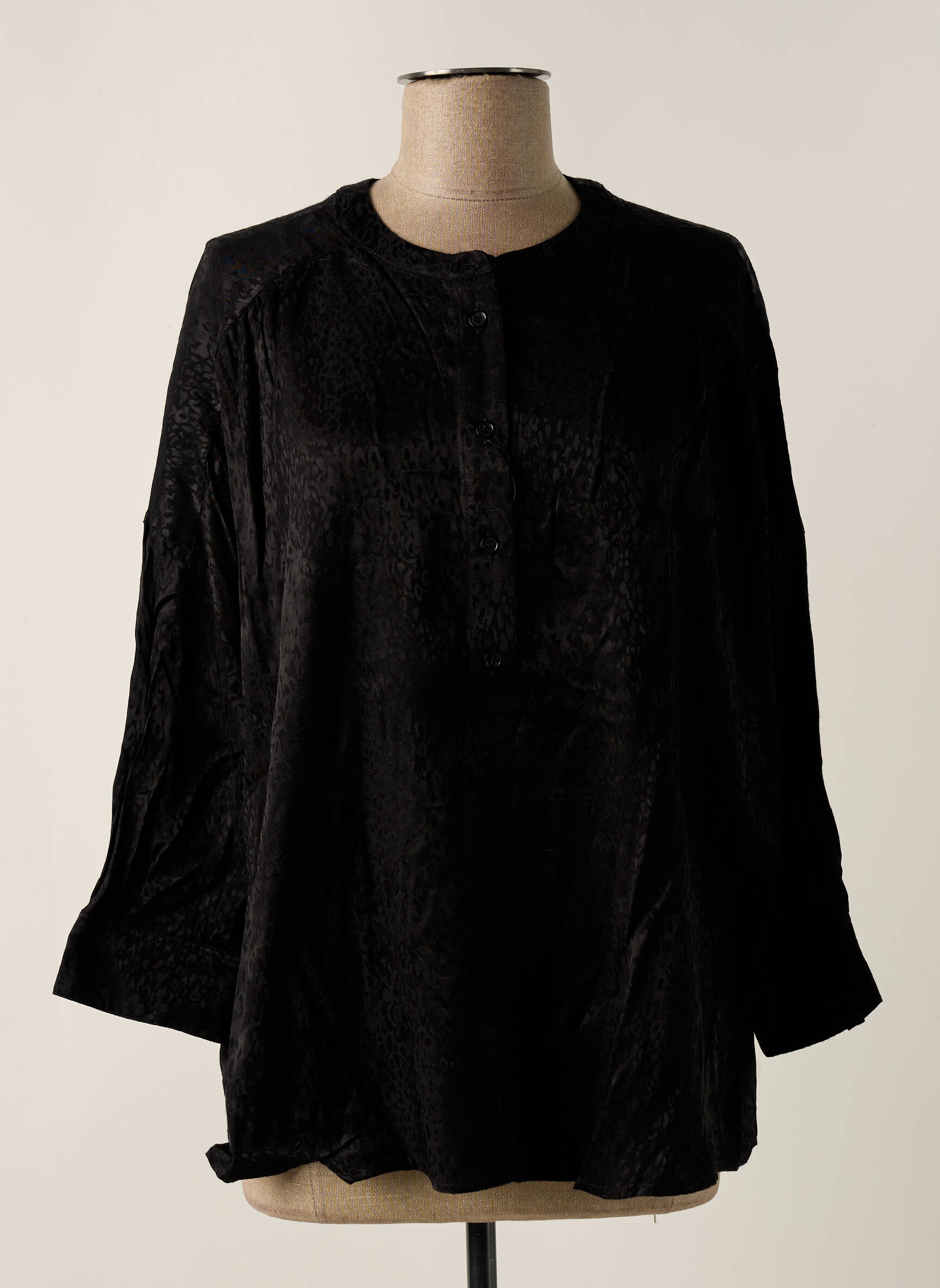 Bluzonai mygtukais užsegami rankogaliai su plyšiu 3/4 rankovės juodas SET moteris