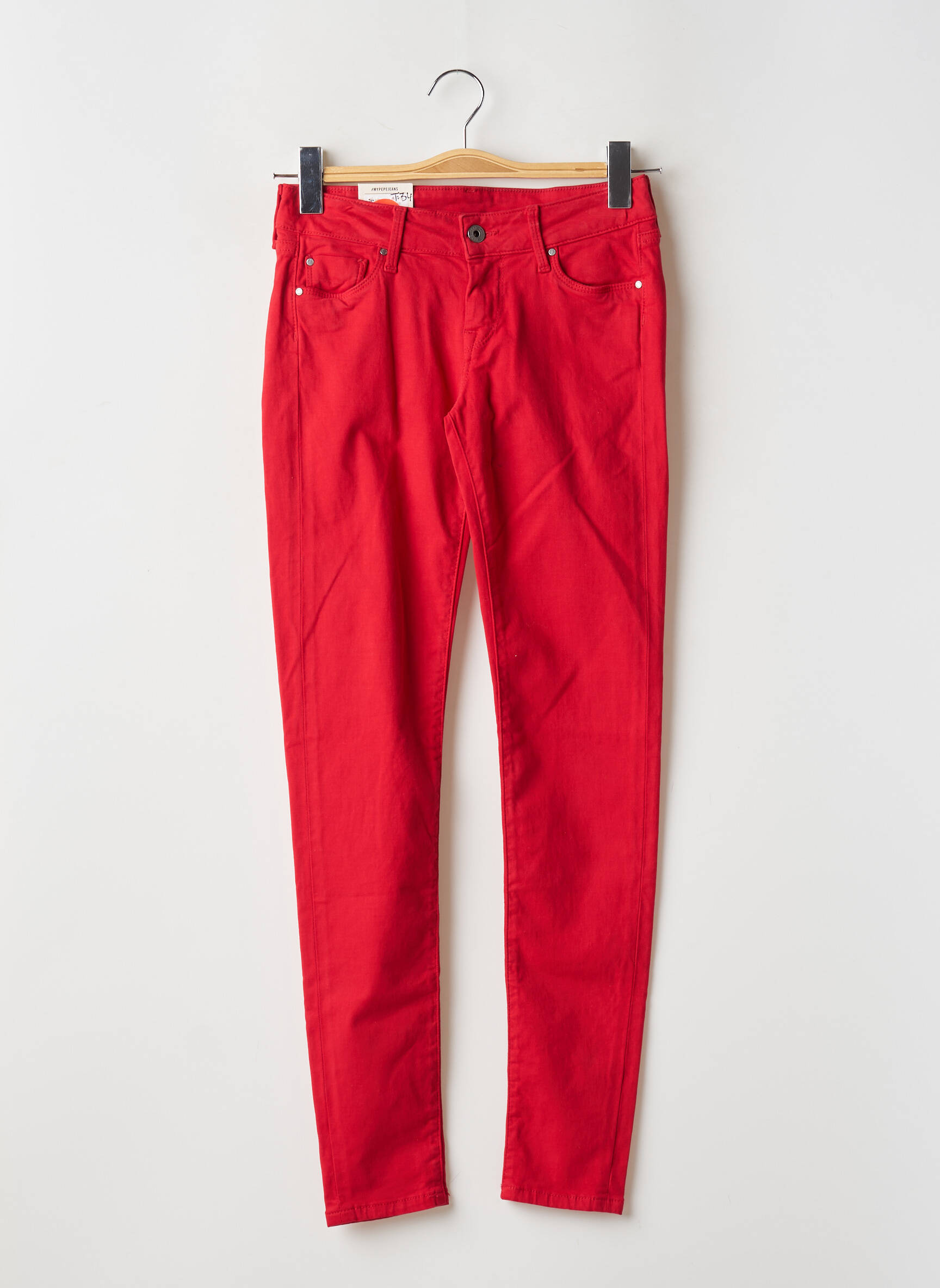 Lieknos kelnės popelinos audinys, kuris pasižymi lygiu ir tankiu paviršiumi. normala dydis raudona PEPE JEANS moteris
