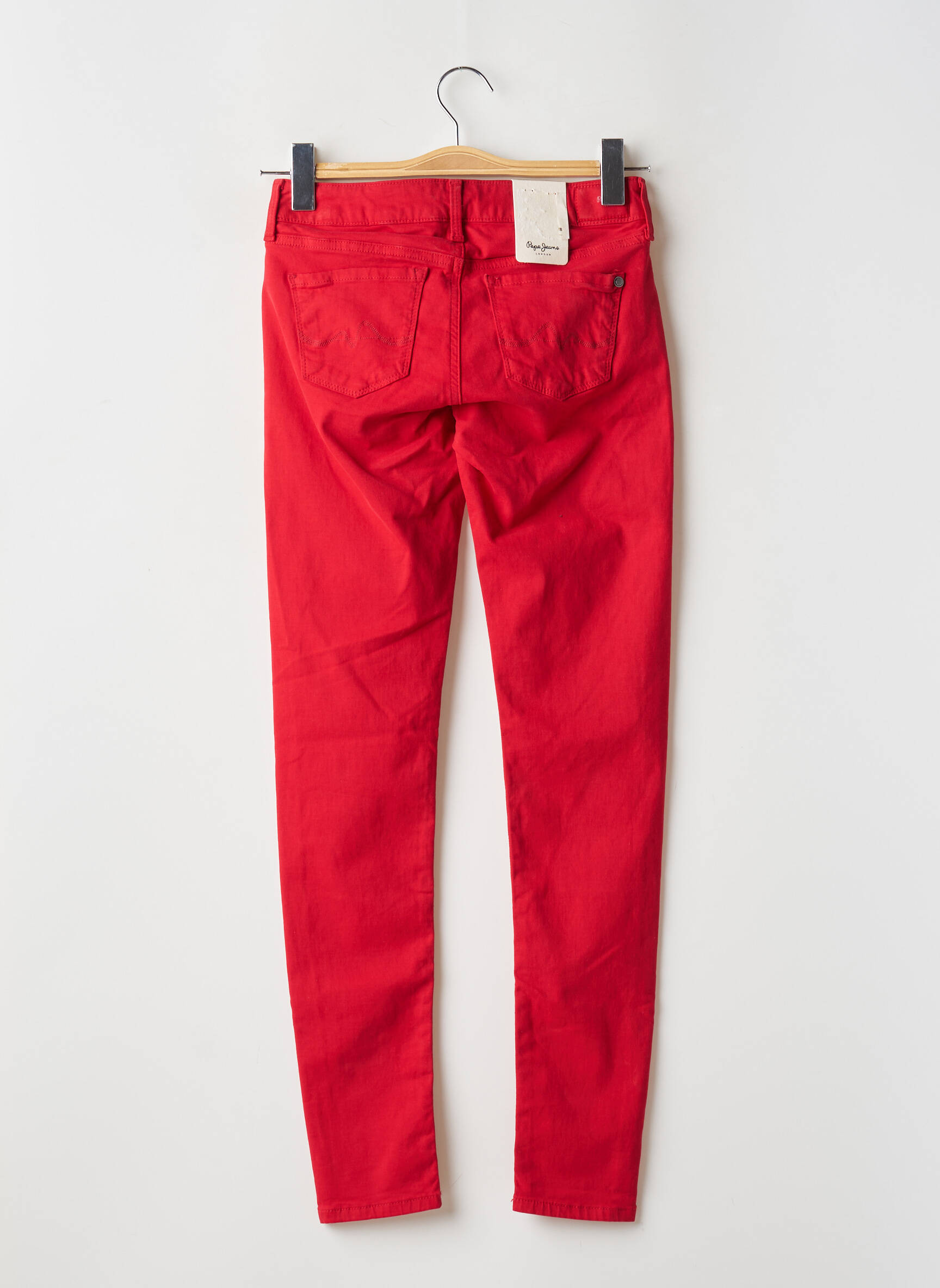 Lieknos kelnės popelinos audinys, kuris pasižymi lygiu ir tankiu paviršiumi. normala dydis raudona PEPE JEANS moteris