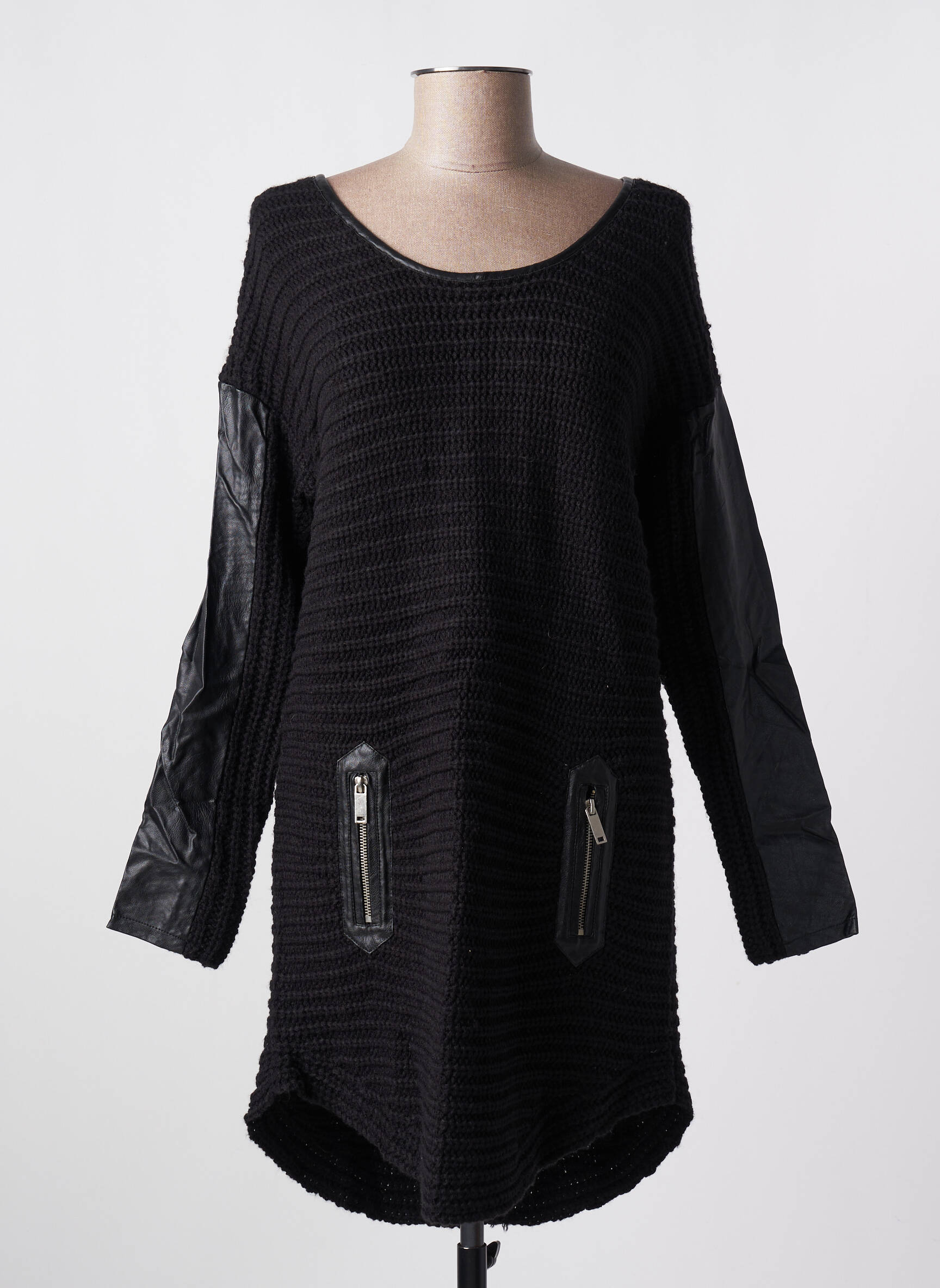 Megztinė suknelė tiesi kirpimas ilgos rankovės juodas 2 TWO moteris