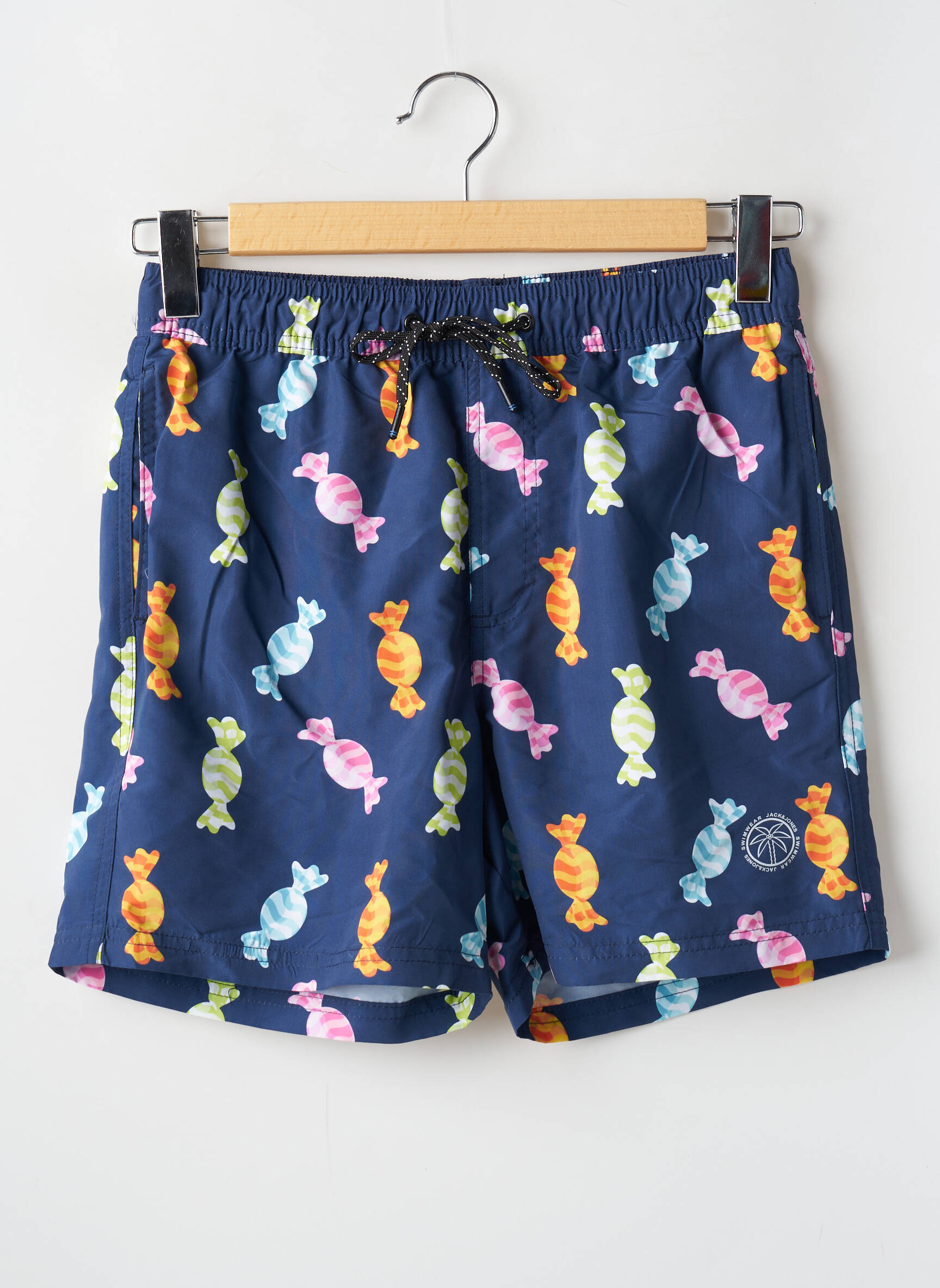 Maudymosi šortas popelinos audinys, kuris pasižymi lygiu ir tankiu paviršiumi. mėlyna JACK & JONES vyras
