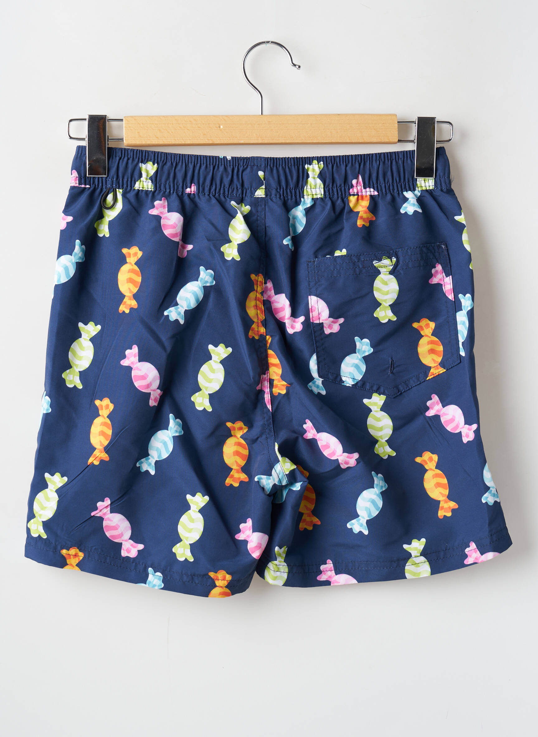 Maudymosi šortas popelinos audinys, kuris pasižymi lygiu ir tankiu paviršiumi. mėlyna JACK & JONES vyras