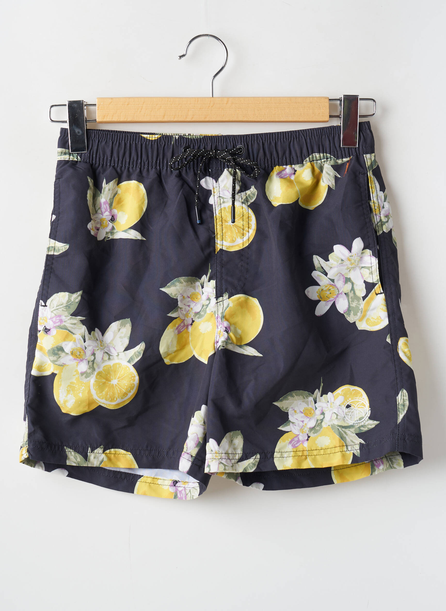 Maudymosi šortas popelinos audinys, kuris pasižymi lygiu ir tankiu paviršiumi. pilka JACK & JONES vyras