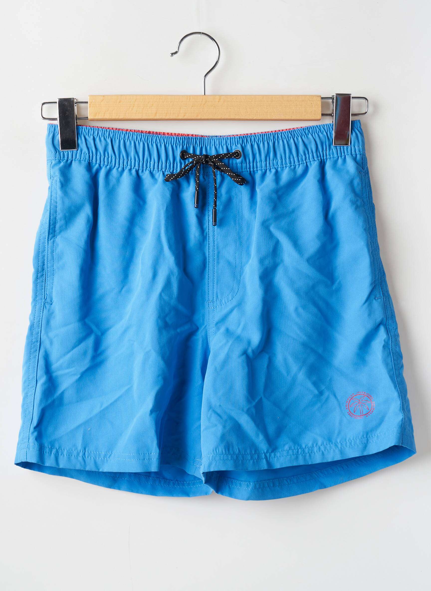 Maudymosi šortas popelinos audinys, kuris pasižymi lygiu ir tankiu paviršiumi. mėlyna JACK & JONES vyras