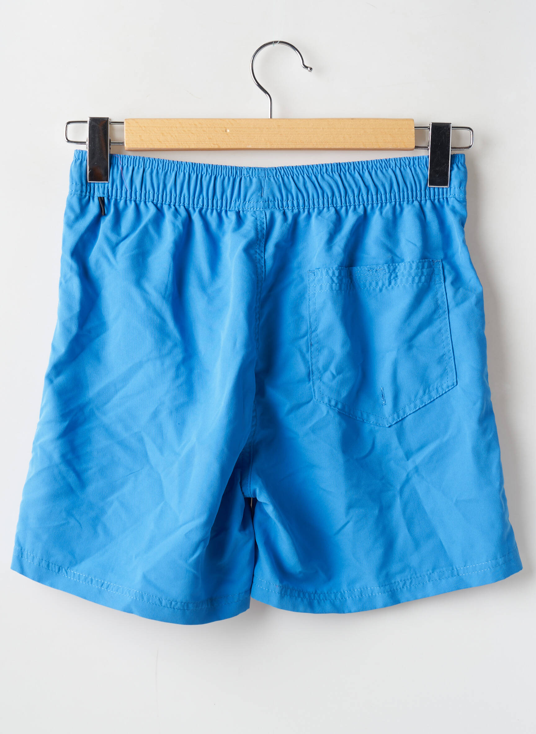 Maudymosi šortas popelinos audinys, kuris pasižymi lygiu ir tankiu paviršiumi. mėlyna JACK & JONES vyras