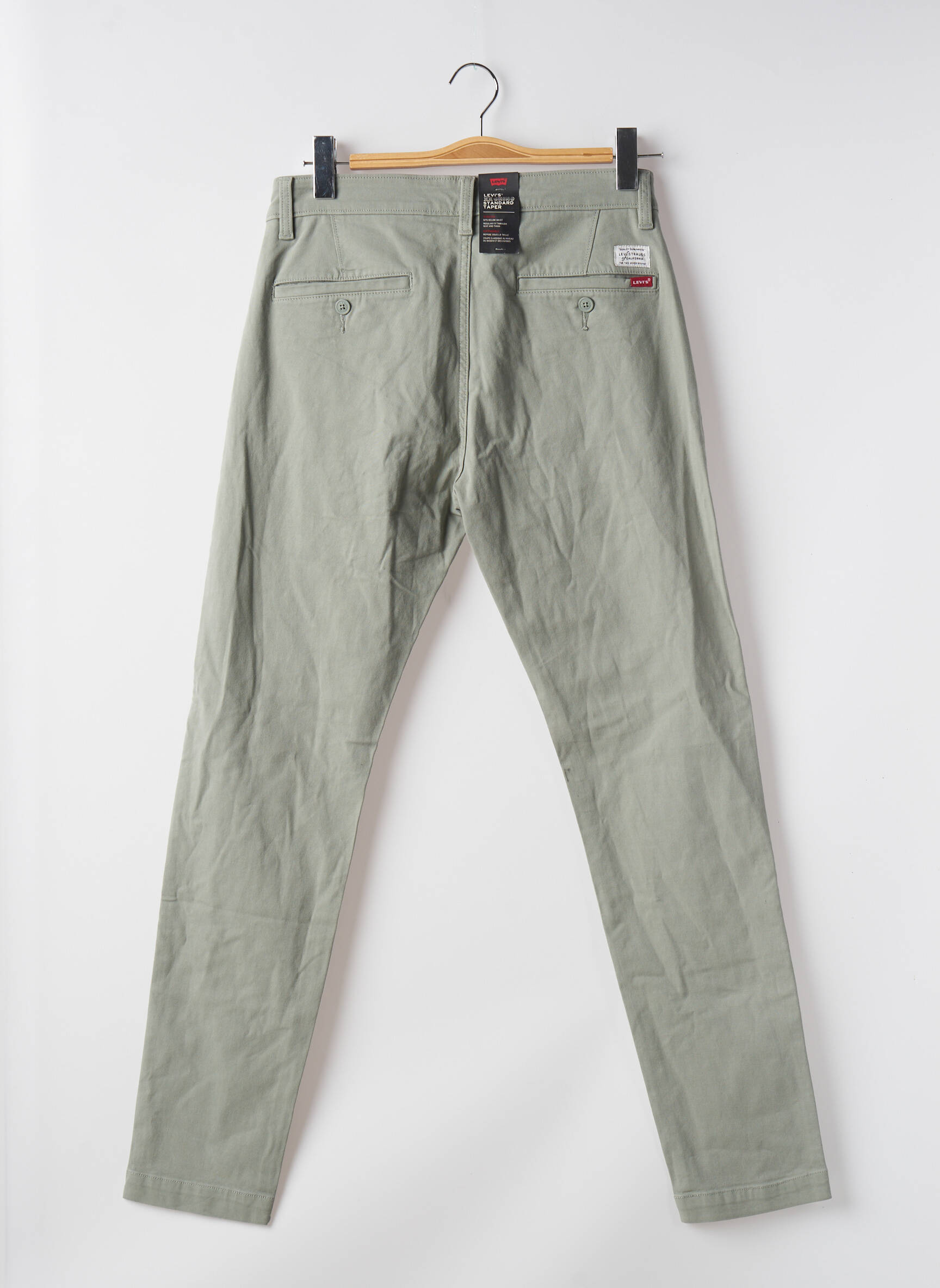 Chino kelnė popelinos audinys, kuris pasižymi lygiu ir tankiu paviršiumi. normala dydis žalias LEVI'S vyras