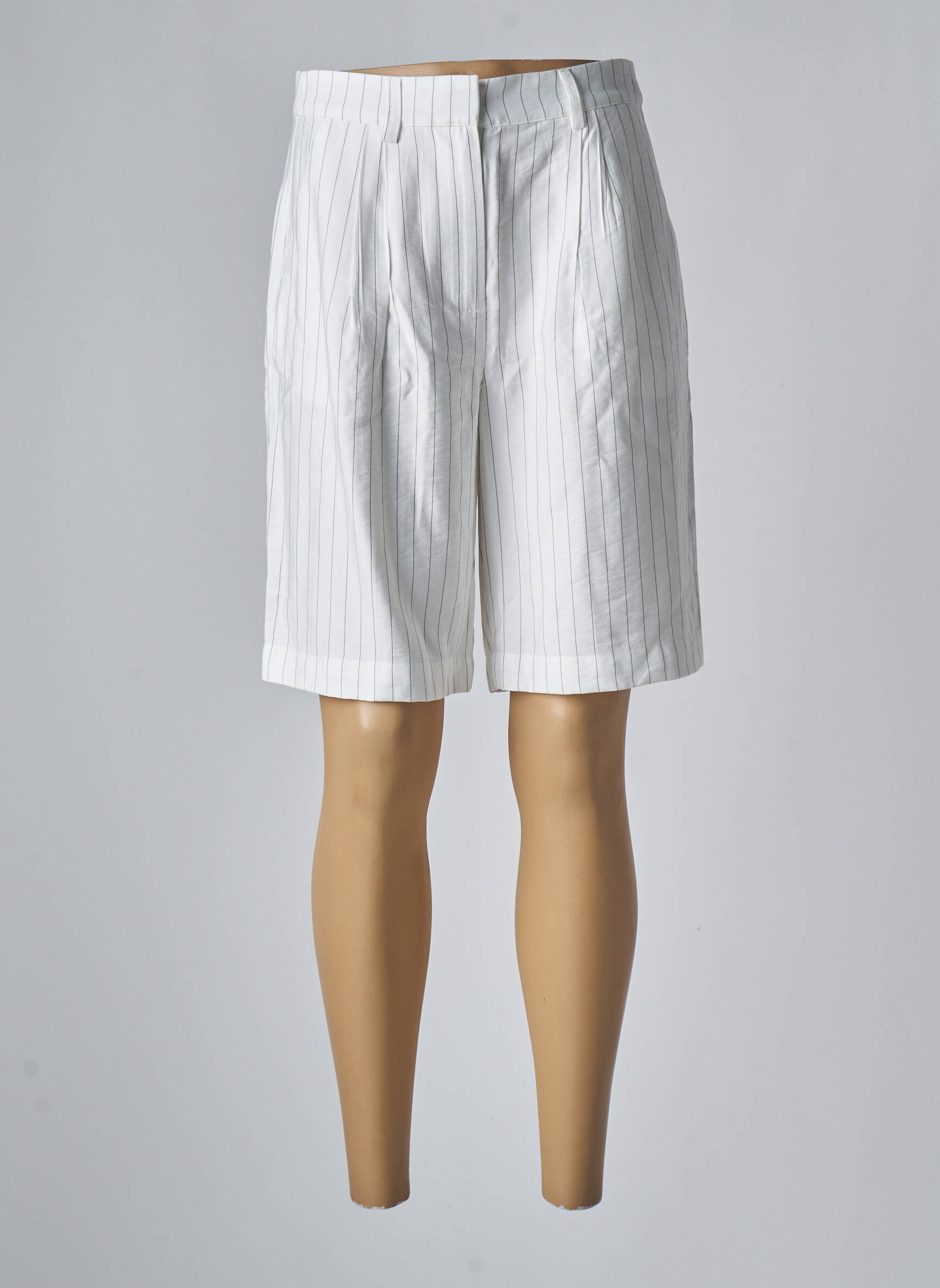 Bermudas baltas Y.A.S moteris