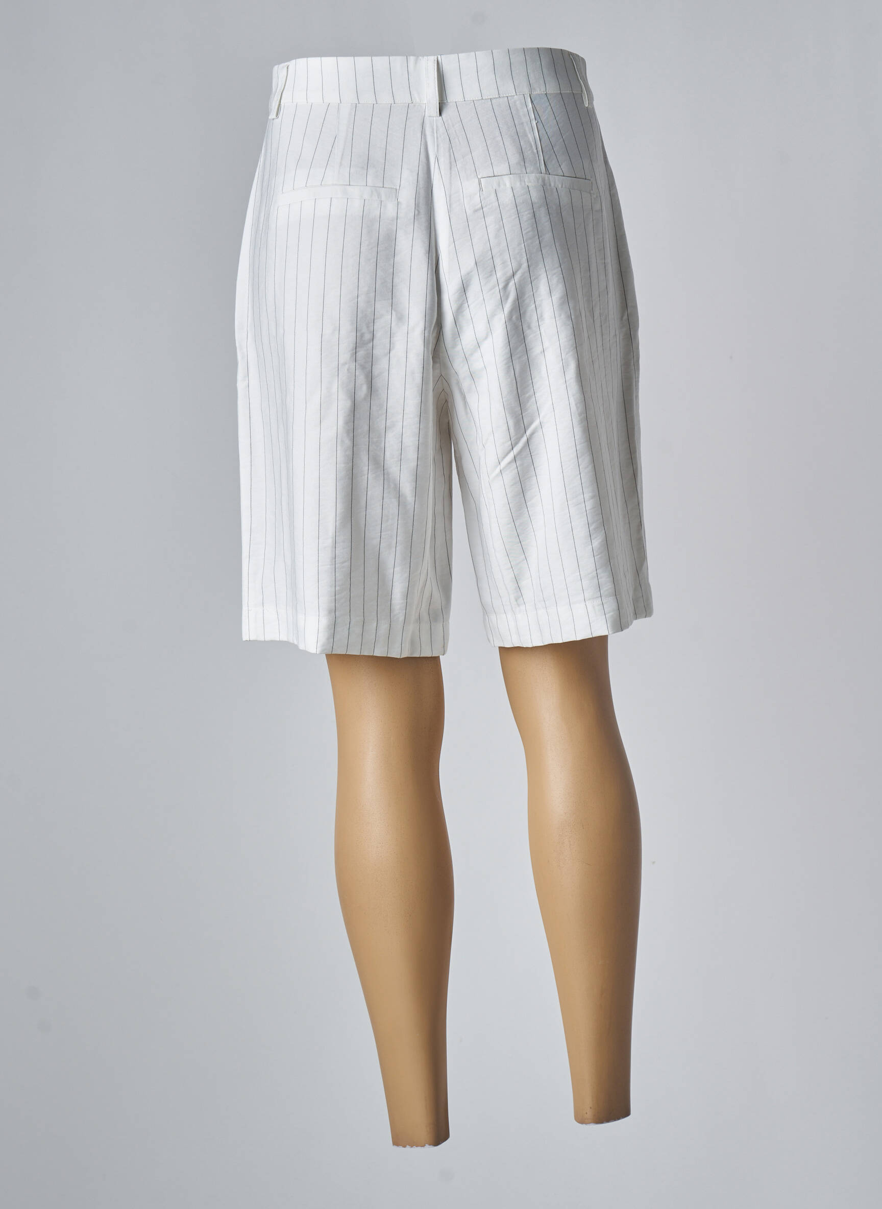 Bermudas baltas Y.A.S moteris