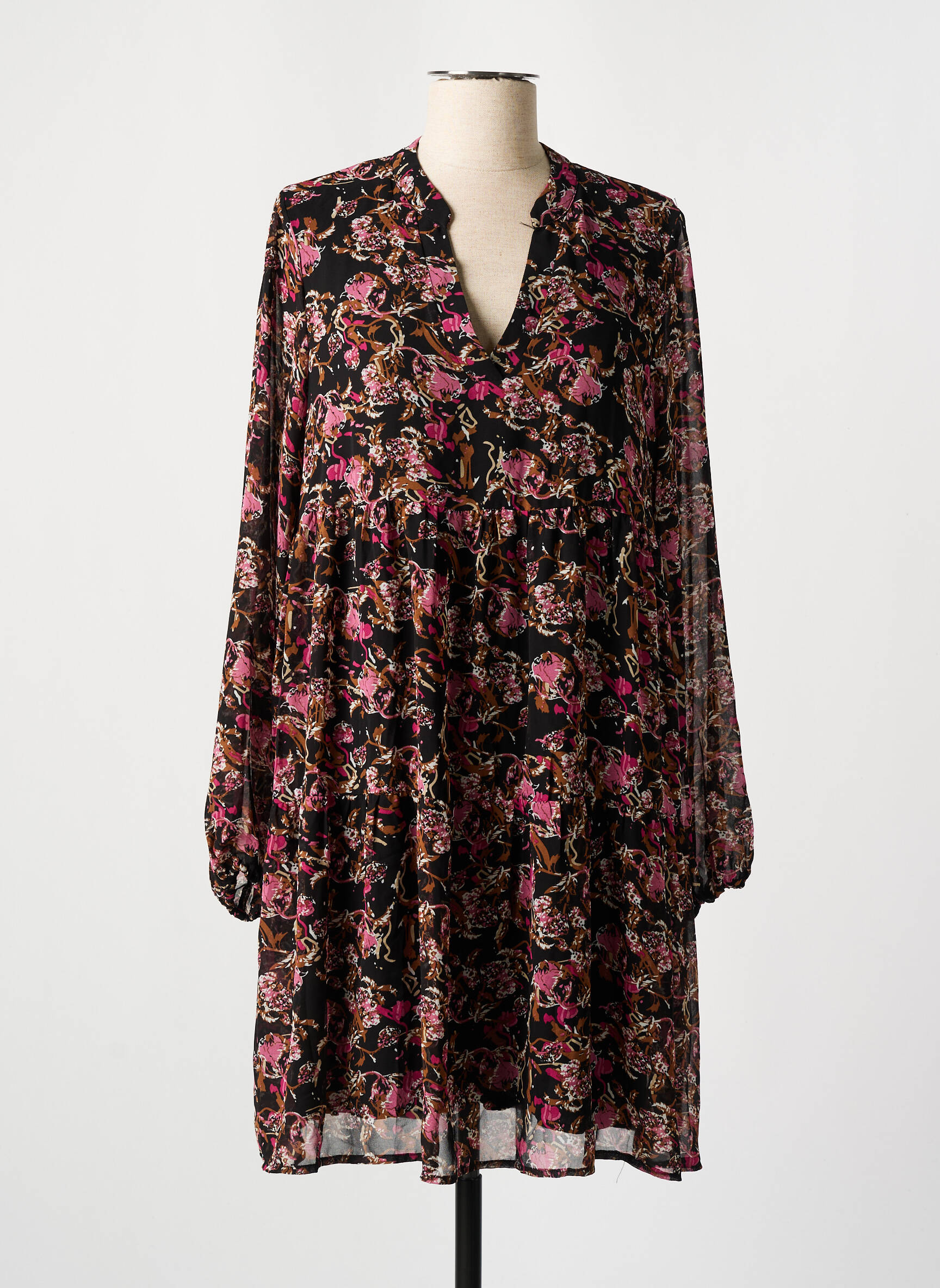Pusilgių suknelė juodas VERO MODA moteris