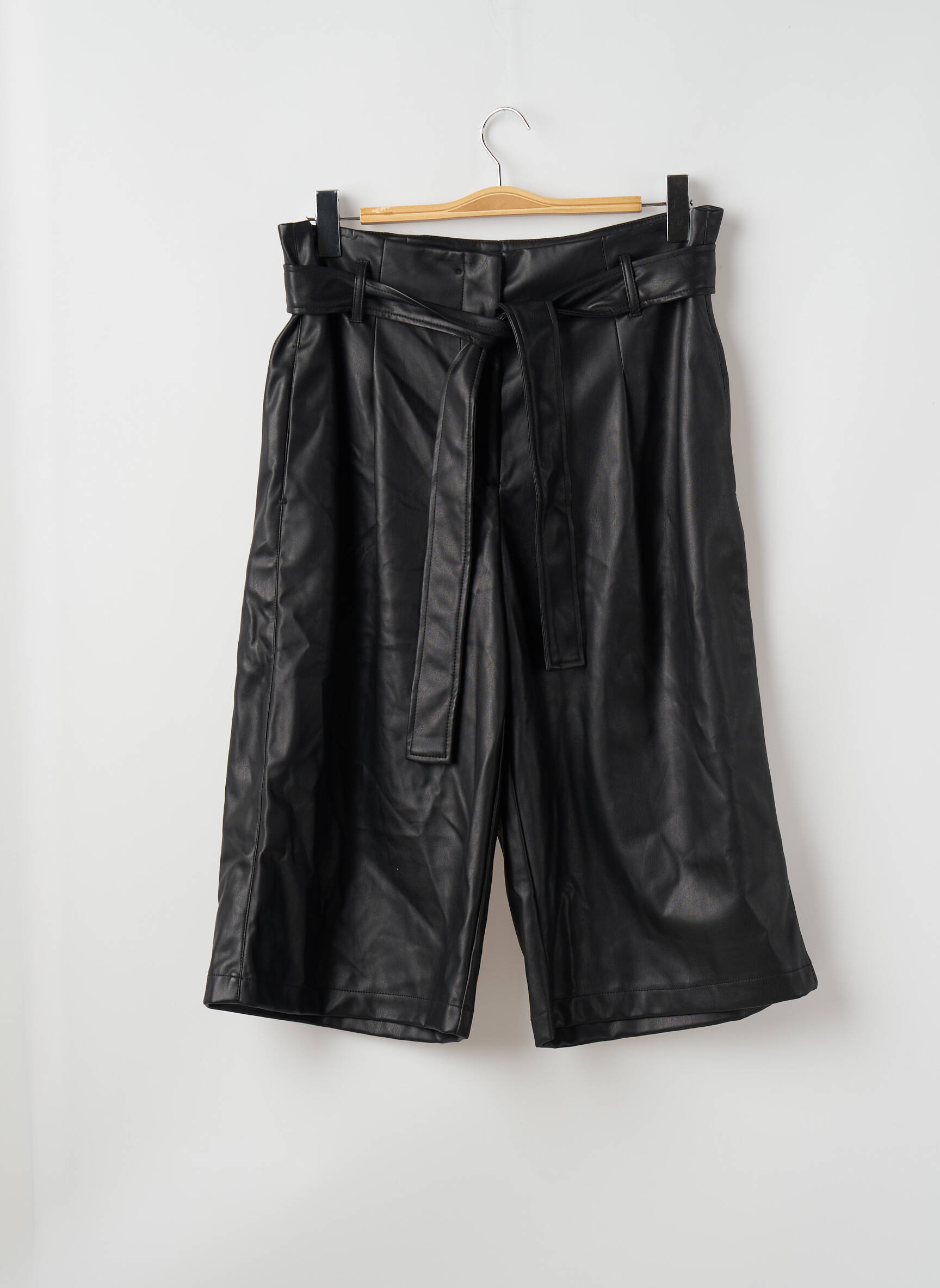 Pusilgių kelnių juodas VERO MODA moteris