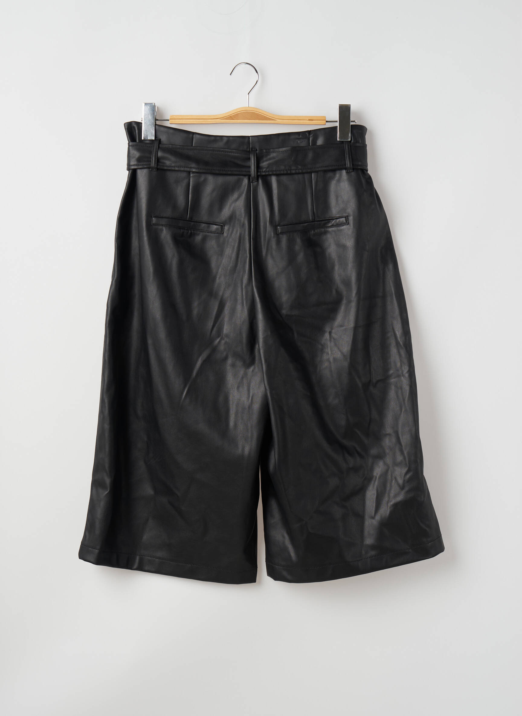 Pusilgių kelnių juodas VERO MODA moteris