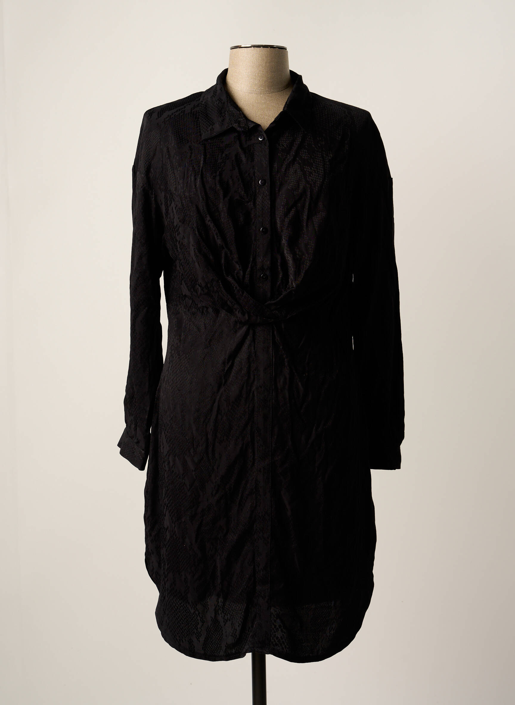 Pusilgių suknelė juodas ASTRID BLACK LABEL moteris
