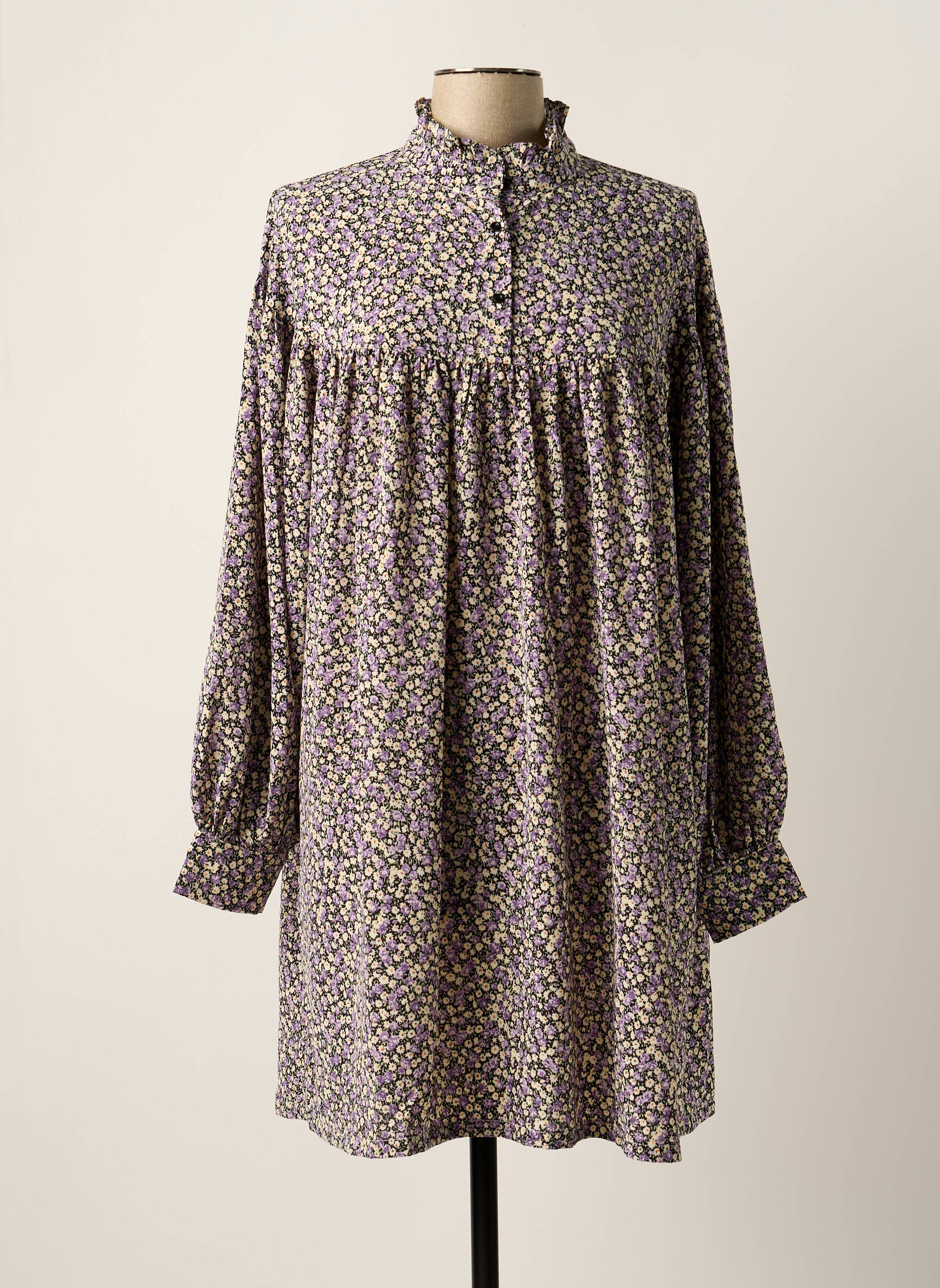 Pusilgių suknelė juodas VERO MODA moteris