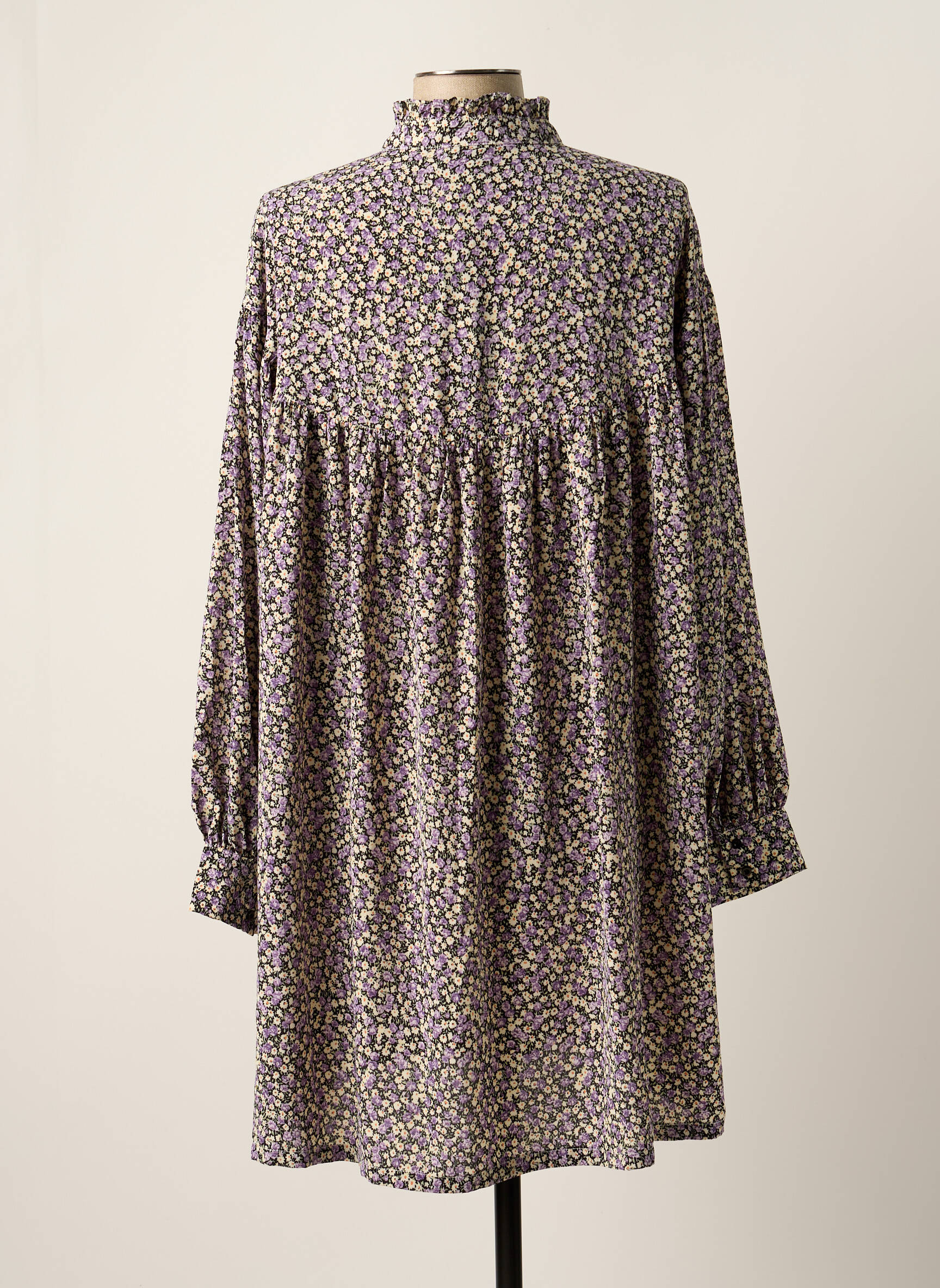 Pusilgių suknelė juodas VERO MODA moteris