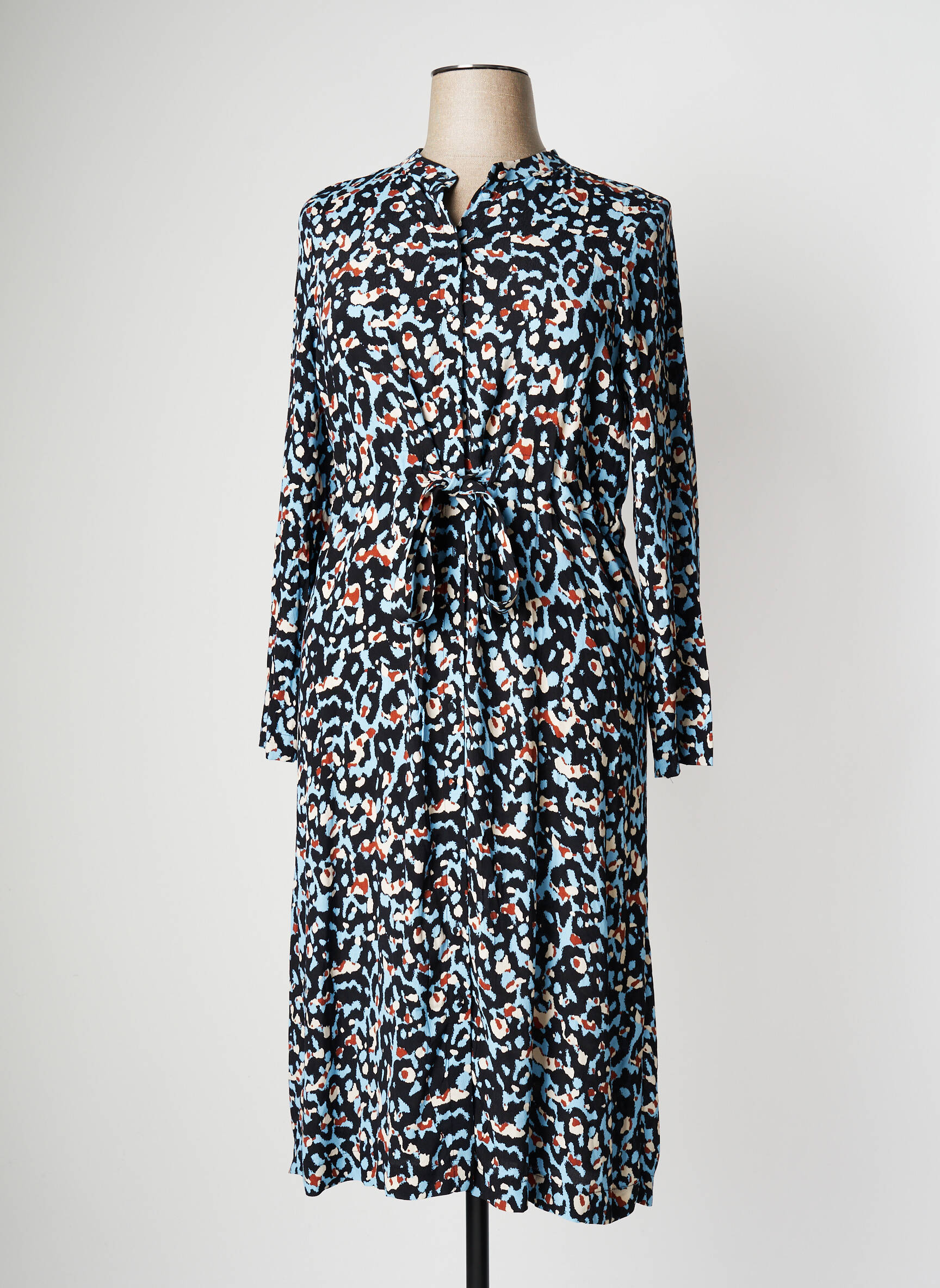 Pusilgių suknelė juodas VERO MODA moteris