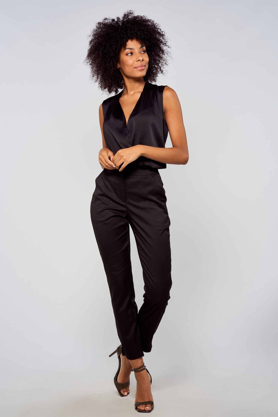 Chino kelnė juodas VERO MODA moteris