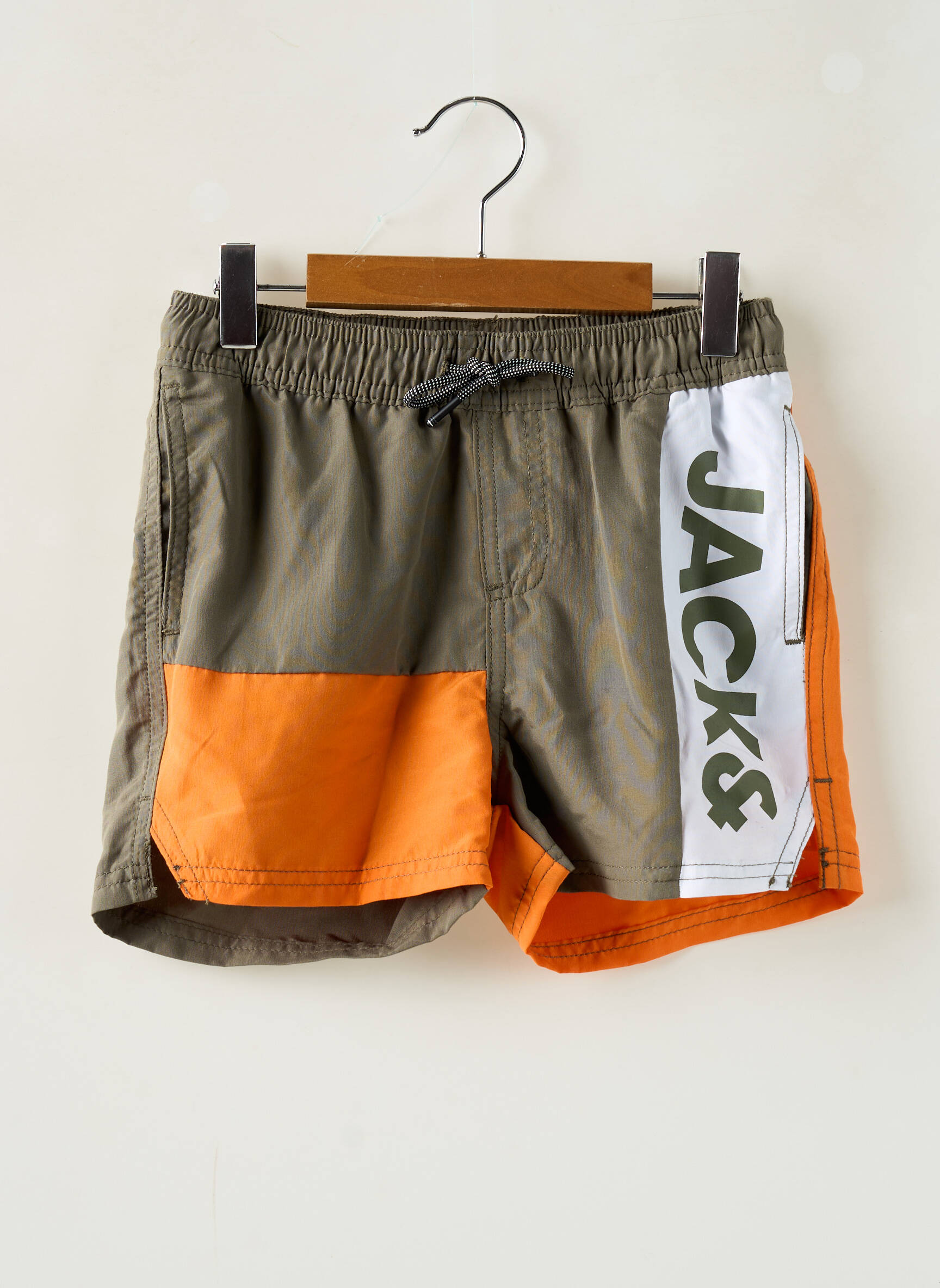 Maudymosi šortas popelinos audinys, kuris pasižymi lygiu ir tankiu paviršiumi. žalias JACK & JONES berniukas