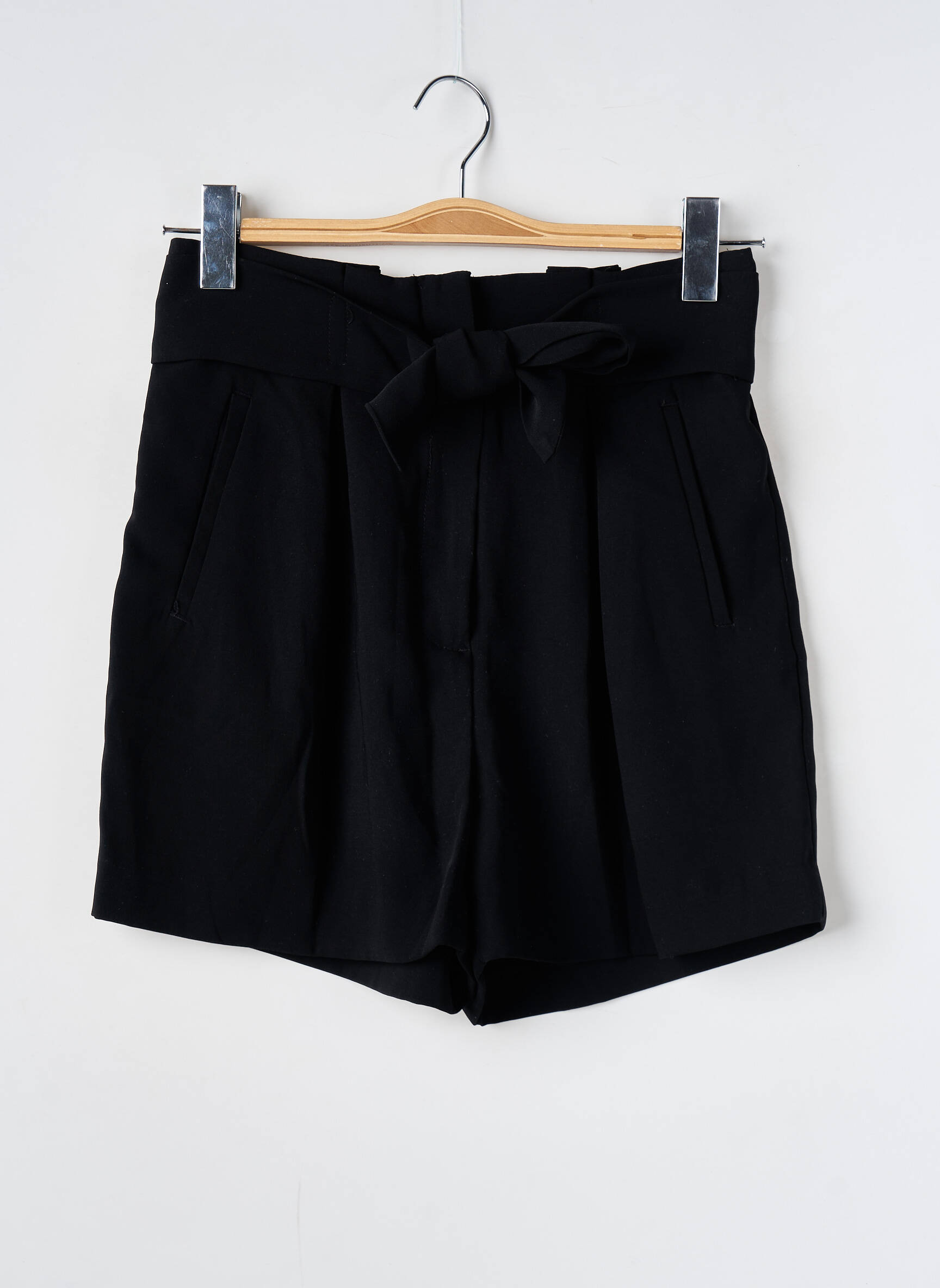 Šortas pincetų dydis aukšta talija juodas H&M moteris