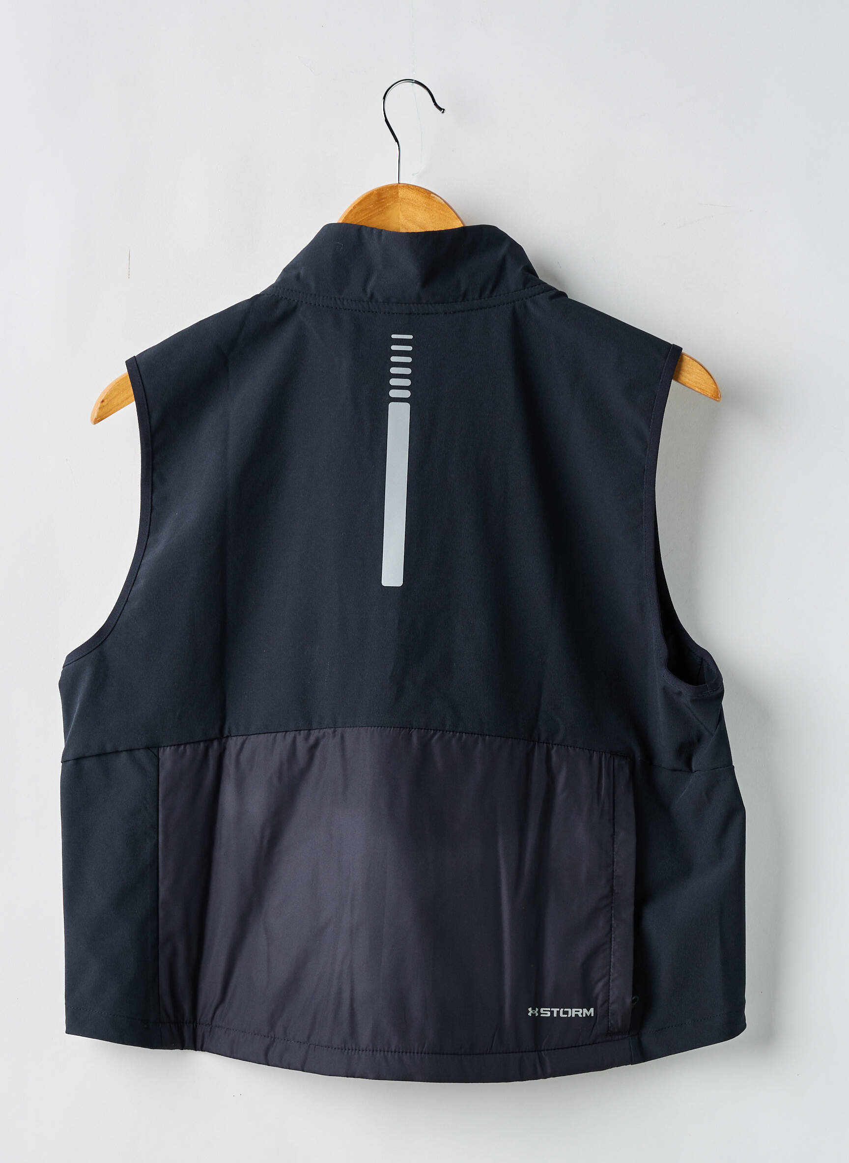 Pūkinė striukė kišenės be gobtuvų juodas UNDER ARMOUR moteris