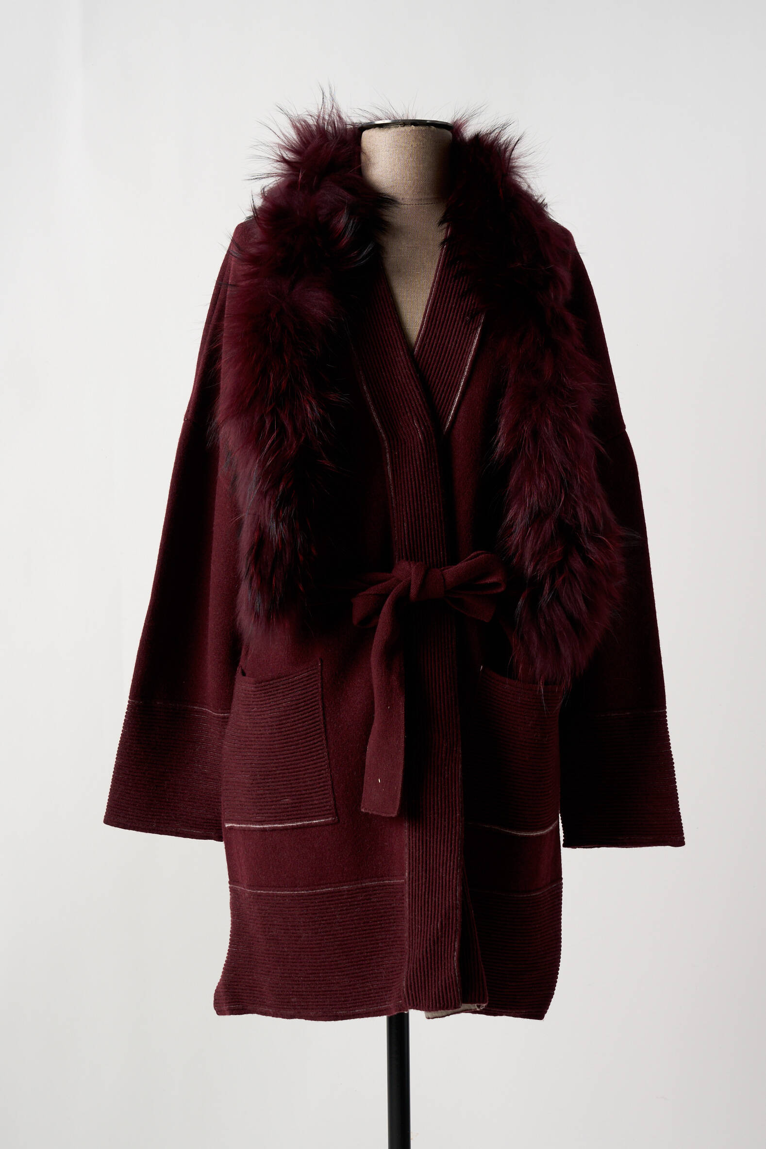 Ilgų rankovių liemenė centrinė iškirptė raudona SUPREMA moteris