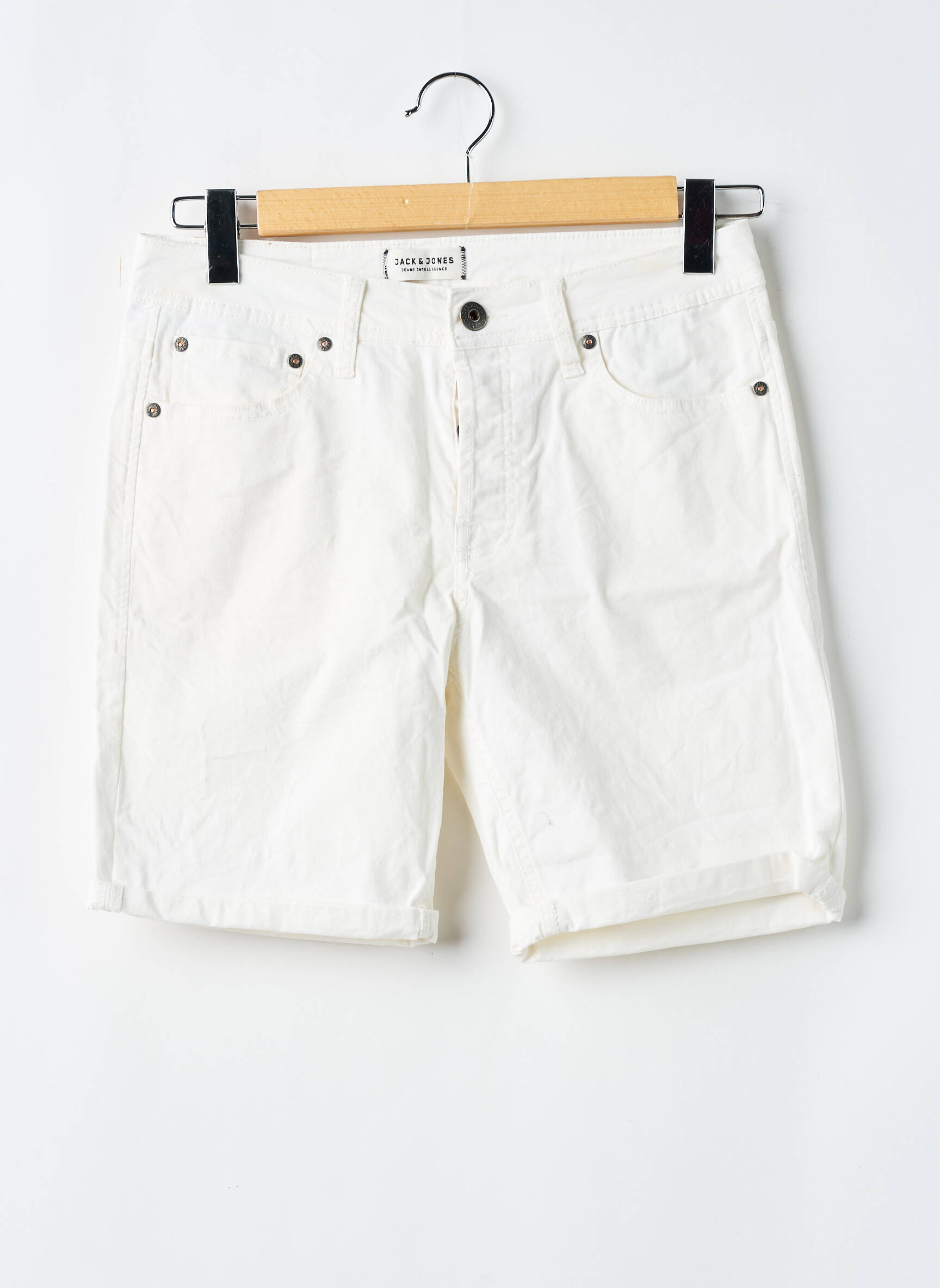 Bermudas popelinos audinys, kuris pasižymi lygiu ir tankiu paviršiumi. normala dydis bežinis JACK & JONES vyras