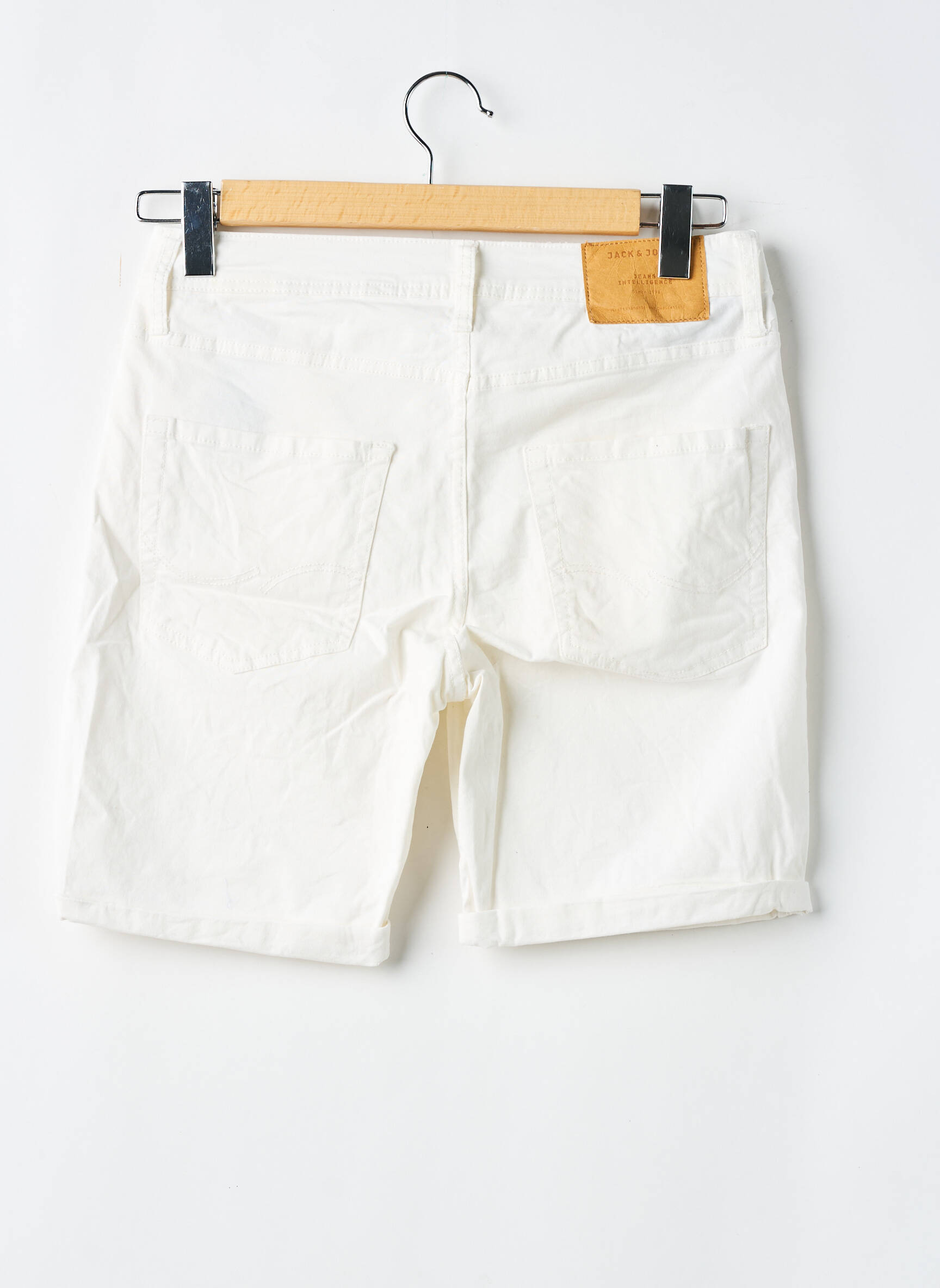 Bermudas popelinos audinys, kuris pasižymi lygiu ir tankiu paviršiumi. normala dydis bežinis JACK & JONES vyras