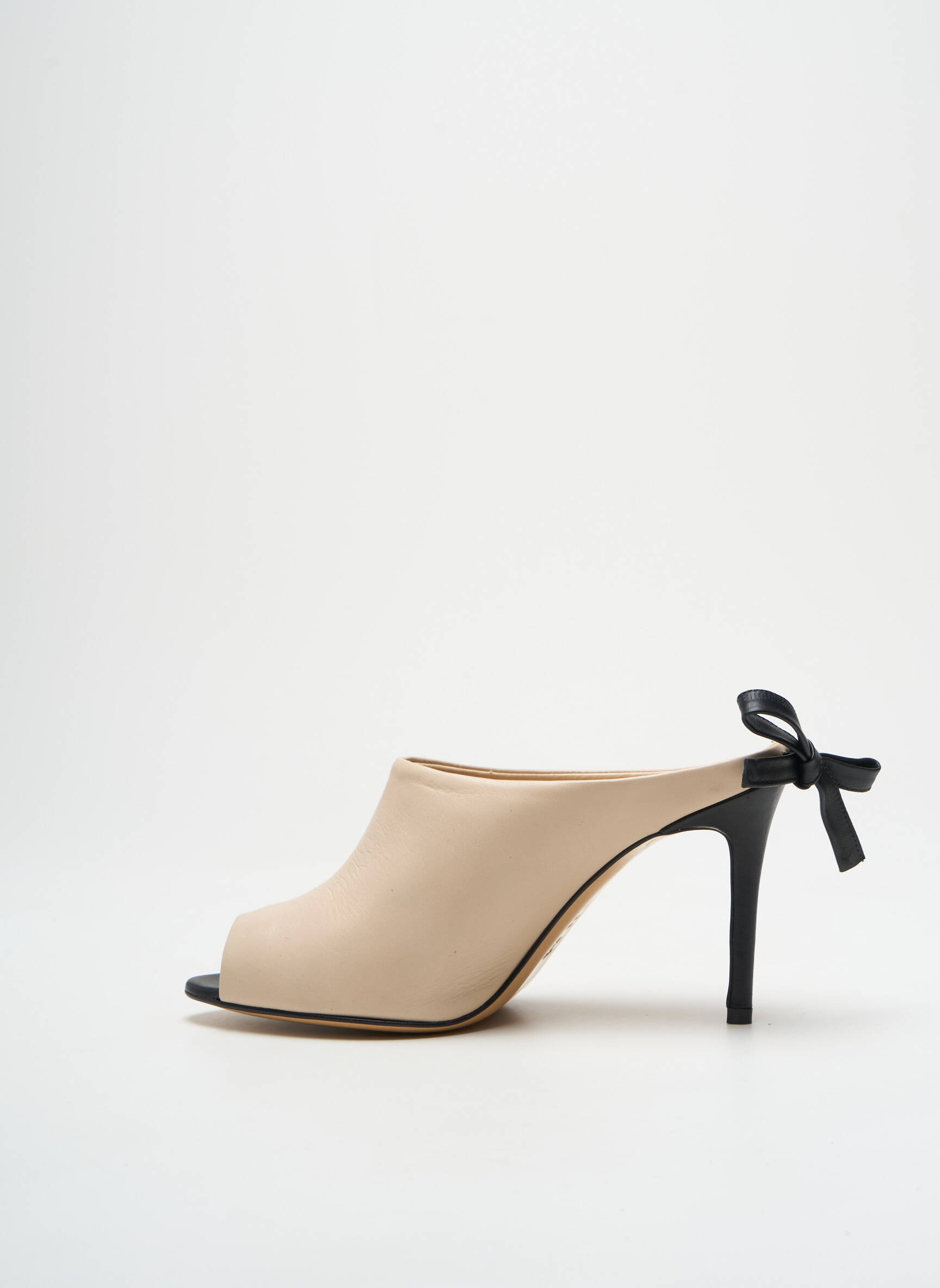 Mule/sabotai satino audinys kulnas nuo 7 iki 9 cm bežinis GIANCARLO moteris