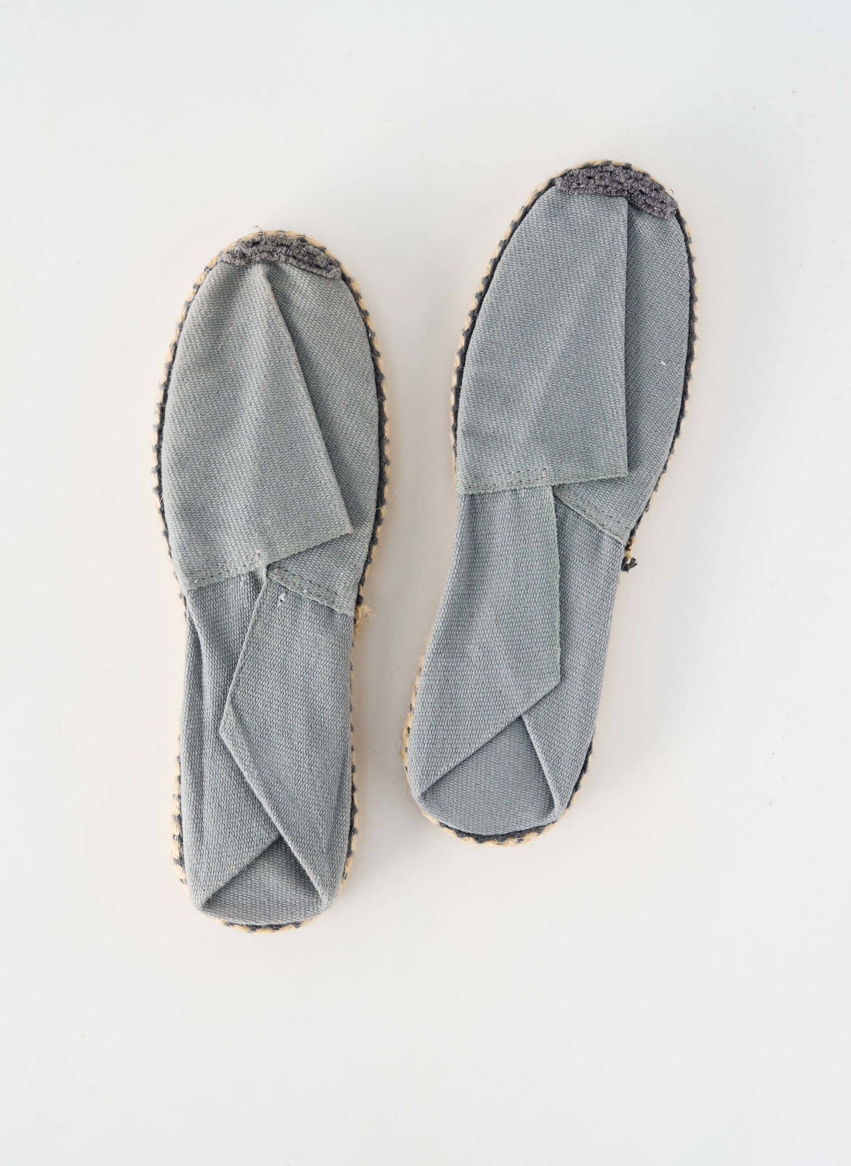 Espadrilės apvalus mygtukas plokščias kulnas iki 3 cm pilka ARTISANAT FRANCAIS moteris