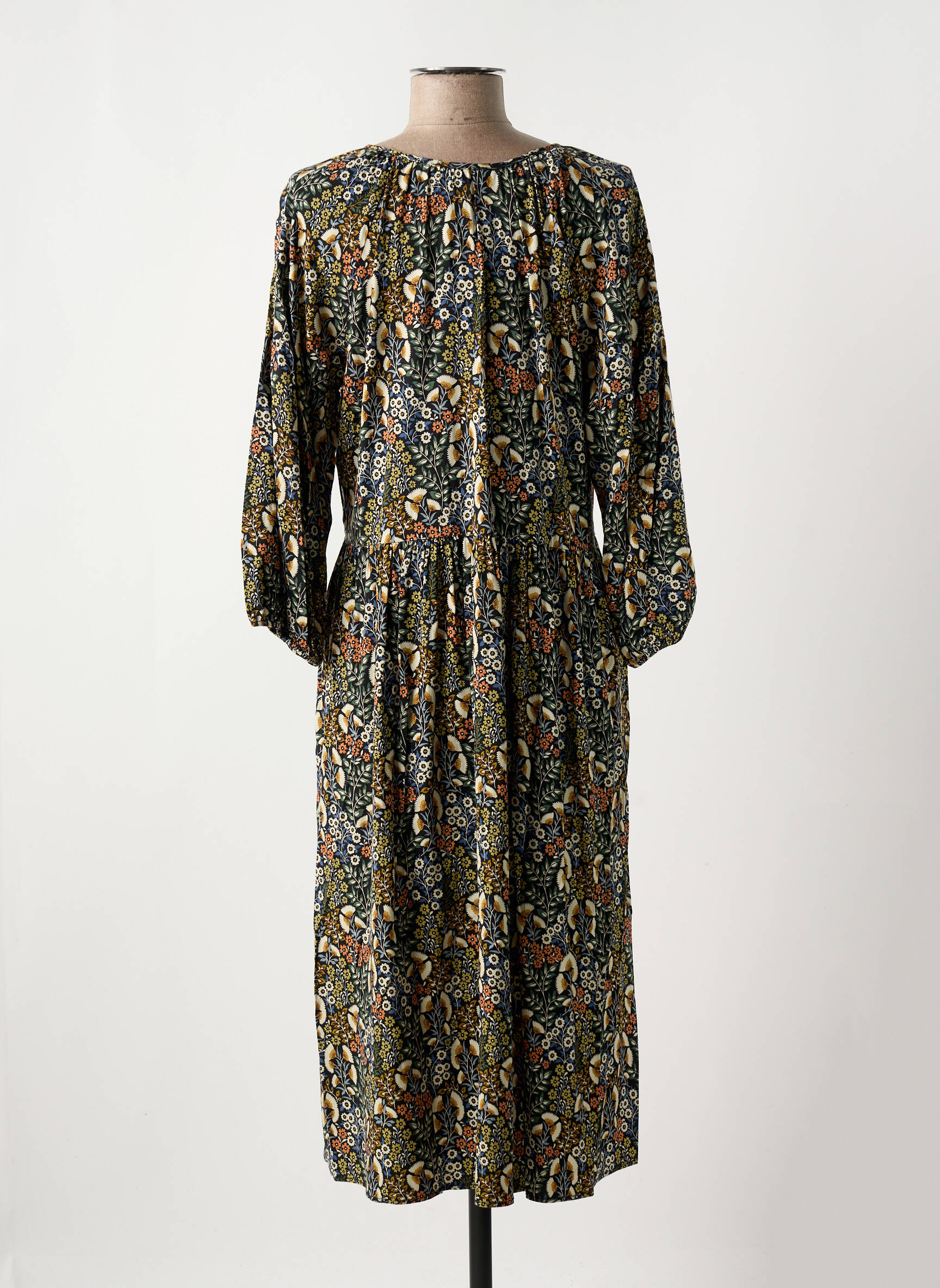 Pusilgių suknelė gėlių raštas 3/4 rankovės juodas GEISHA moteris
