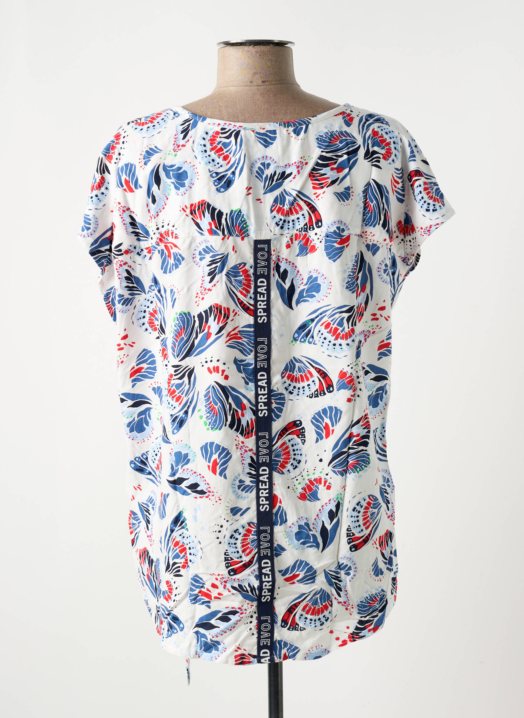 Bluzonai popelinos audinys, kuris pasižymi lygiu ir tankiu paviršiumi. trumpas rankovės baltas CECIL moteris