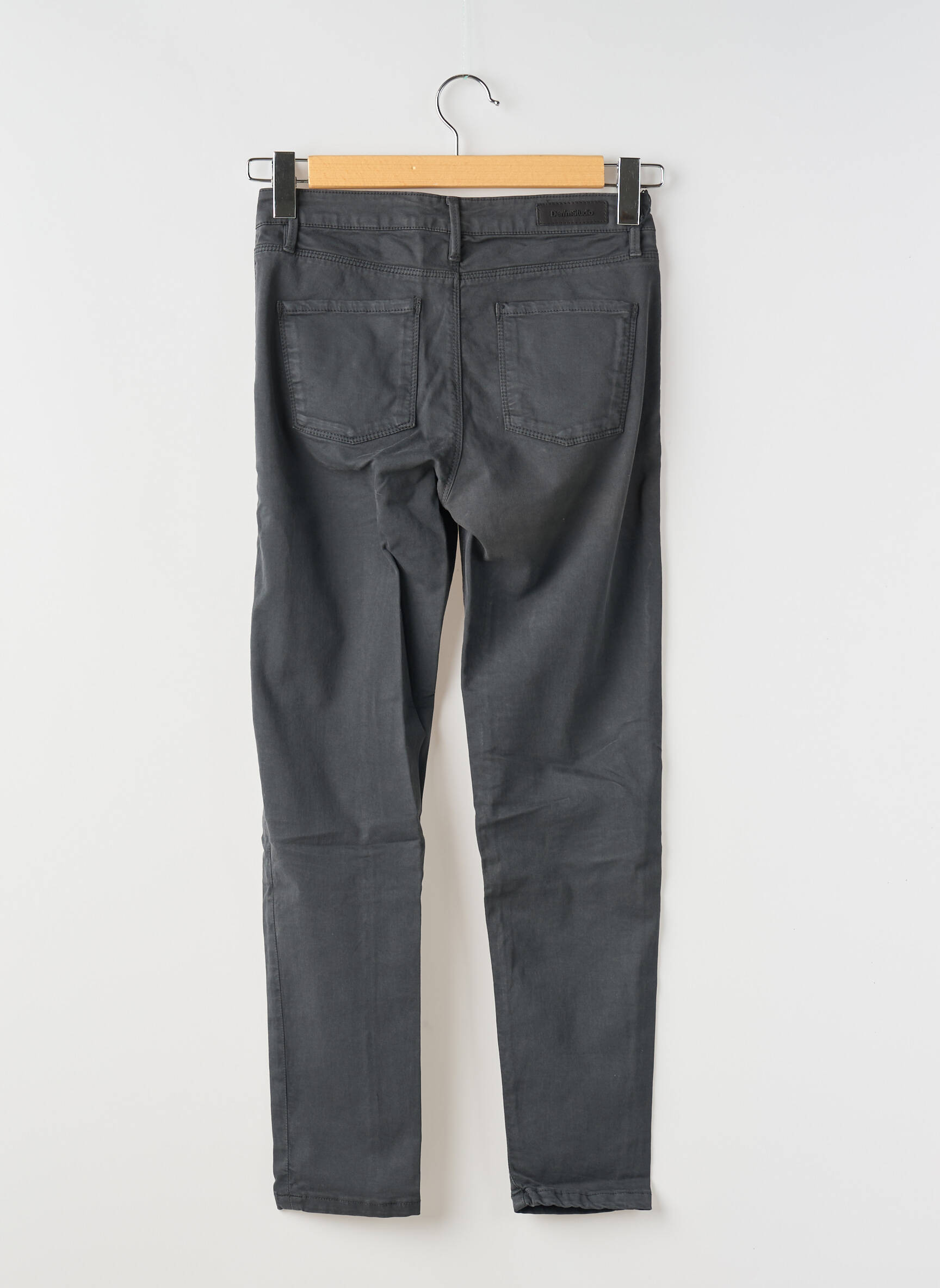 Lieknos kelnės popelinos audinys, kuris pasižymi lygiu ir tankiu paviršiumi. normala dydis pilka DENIM STUDIO moteris