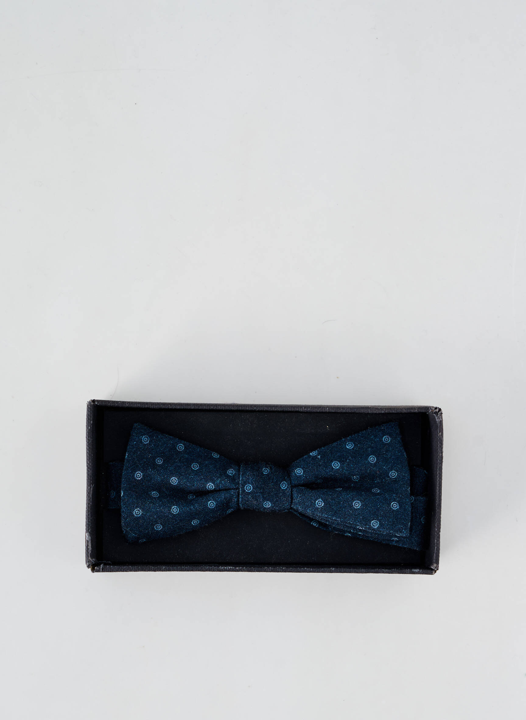 Kaklaraištis papillon popelinos audinys, kuris pasižymi lygiu ir tankiu paviršiumi. mėlyna JACK & JONES vyras