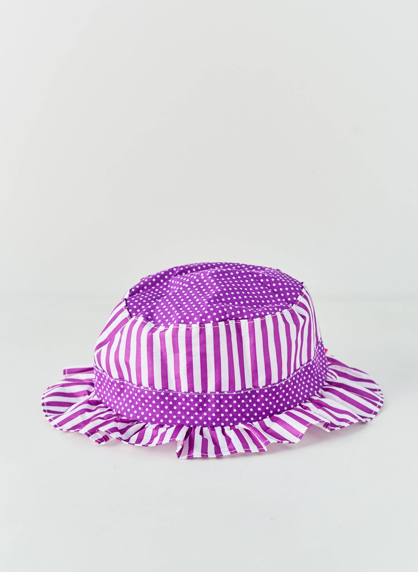 Skrybėlė popelinos audinys, kuris pasižymi lygiu ir tankiu paviršiumi. violetinis VL COLLECTION mergina
