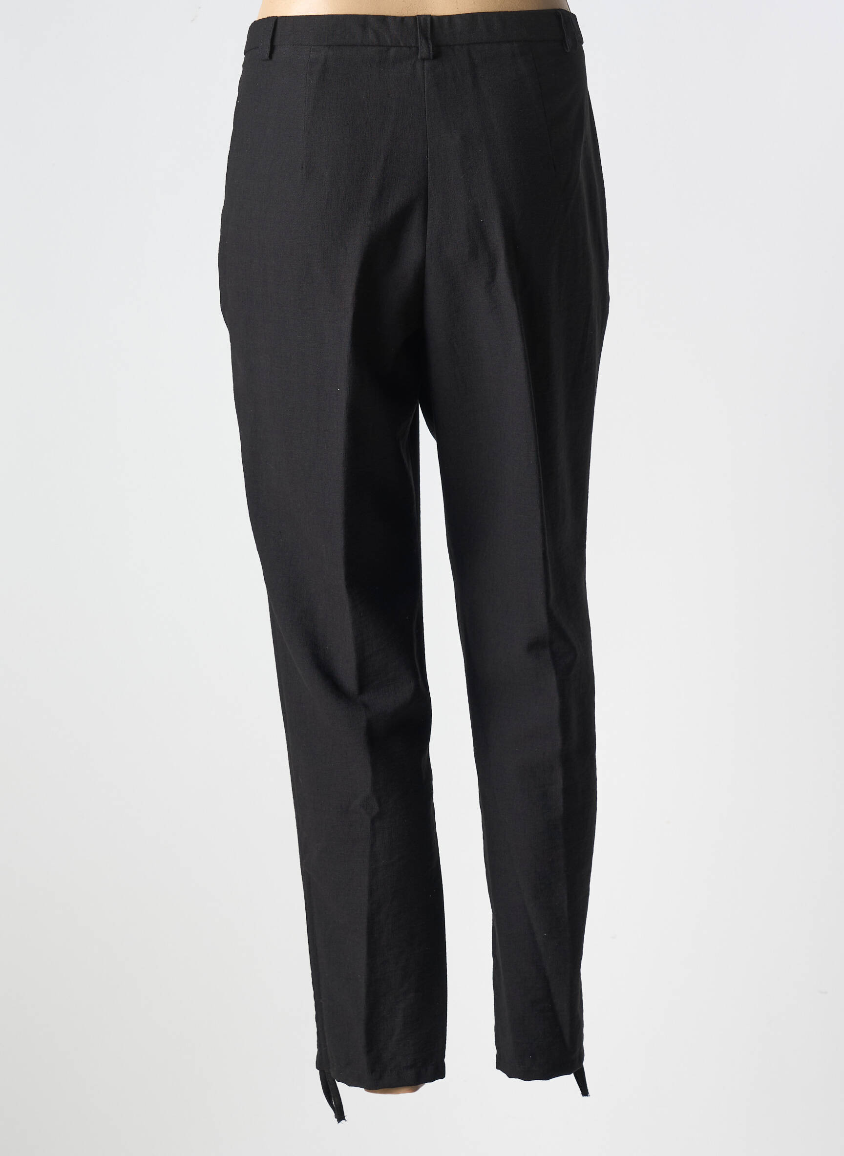 Lieknos kelnės popelinos audinys, kuris pasižymi lygiu ir tankiu paviršiumi. normala dydis juodas MERI & ESCA moteris