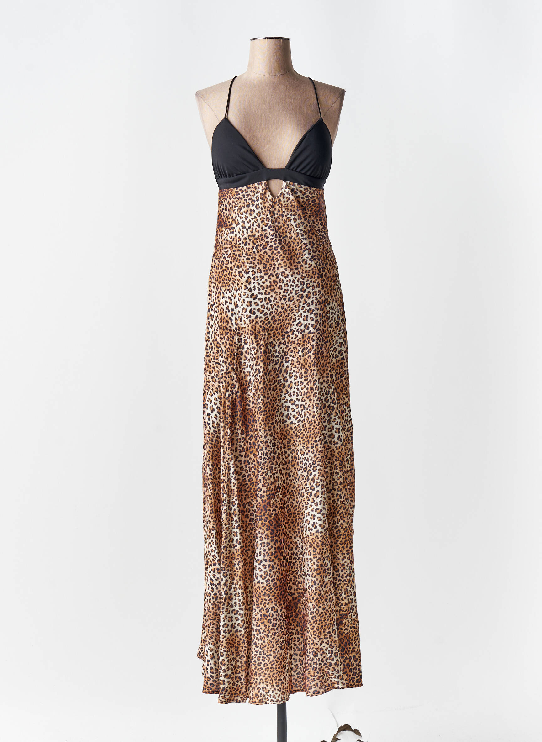 Ilga suknelė be rankų be rankų juodas LUMINA moteris