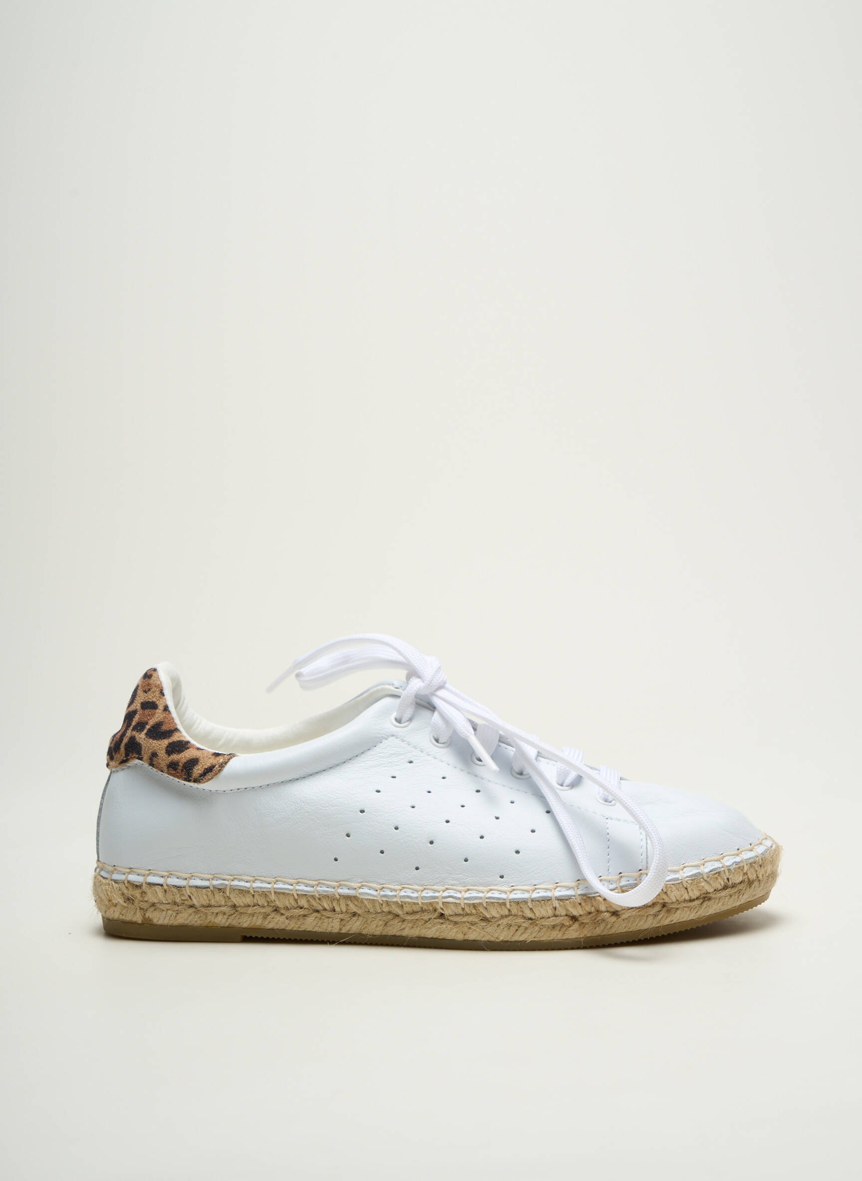 Espadrilės šnervių uždarymas plokščias kulnas iki 3 cm baltas SMS moteris