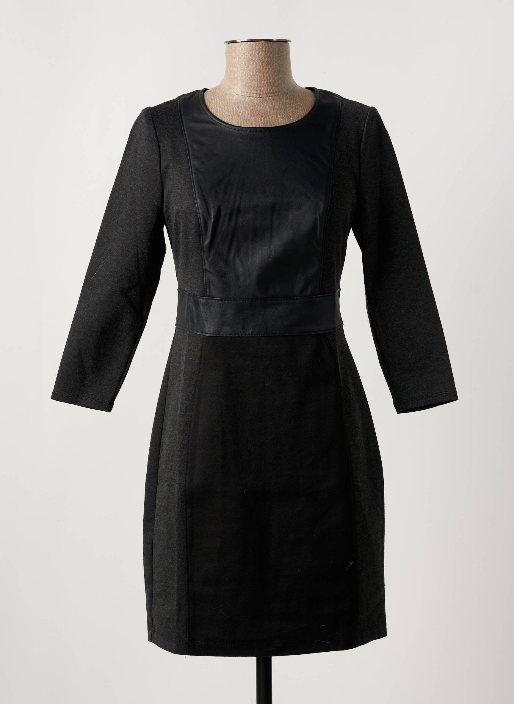 Trumpa suknelė 3/4 rankovės 3/4 rankovės pilka BCBGMAXAZRIA moteris