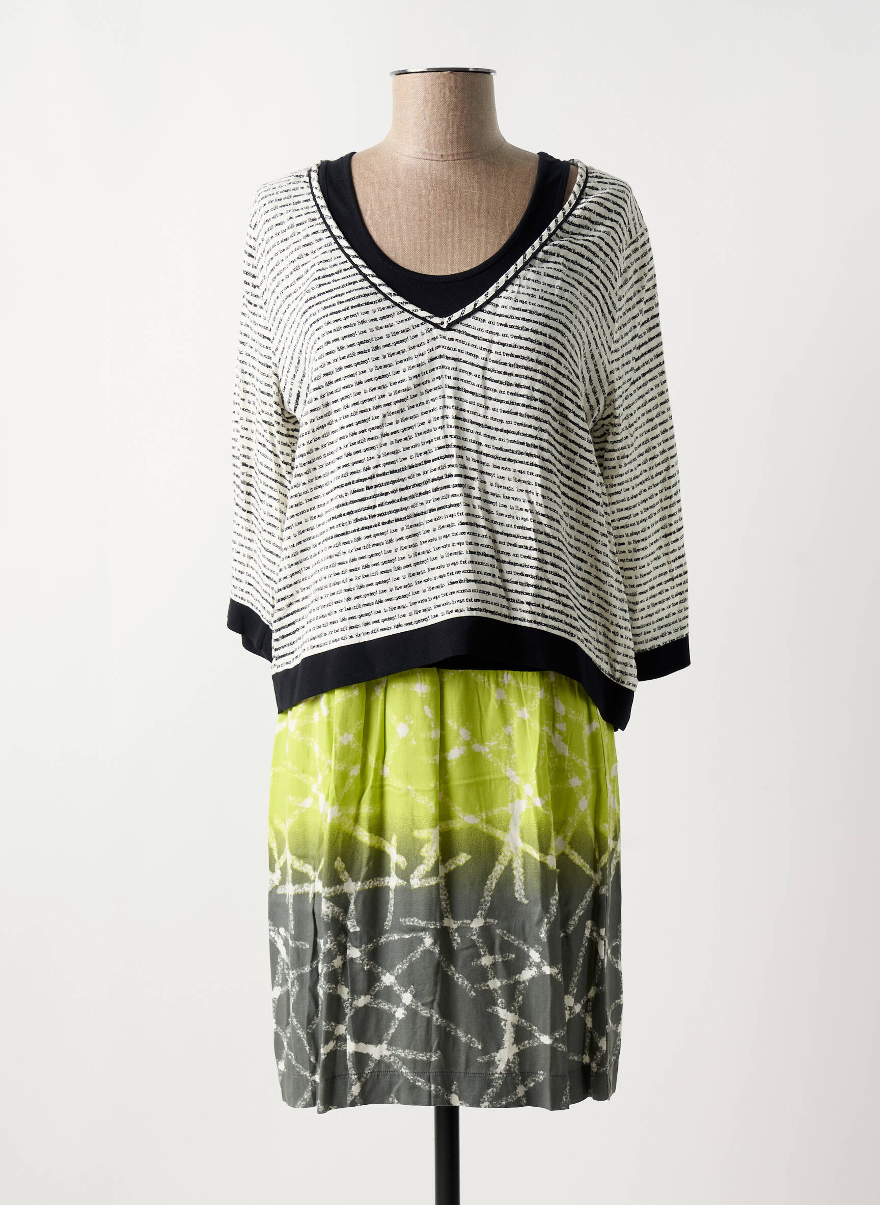 Pusilgių suknelė 3/4 rankovės 3/4 rankovės juodas MISS CAPTAIN moteris