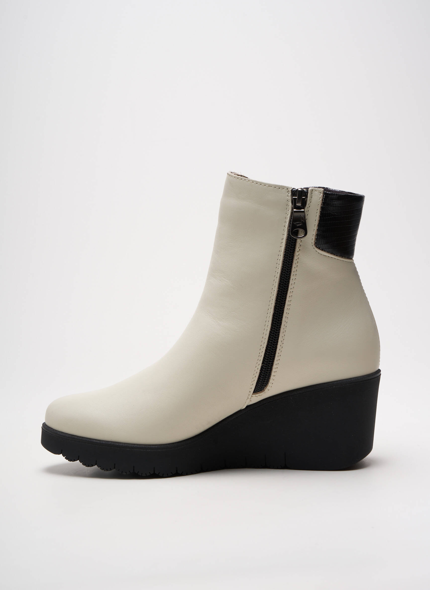 Batai/botai apvalus mygtukas kulnas nuo 4 iki 6 cm baltas PAULA URBAN moteris