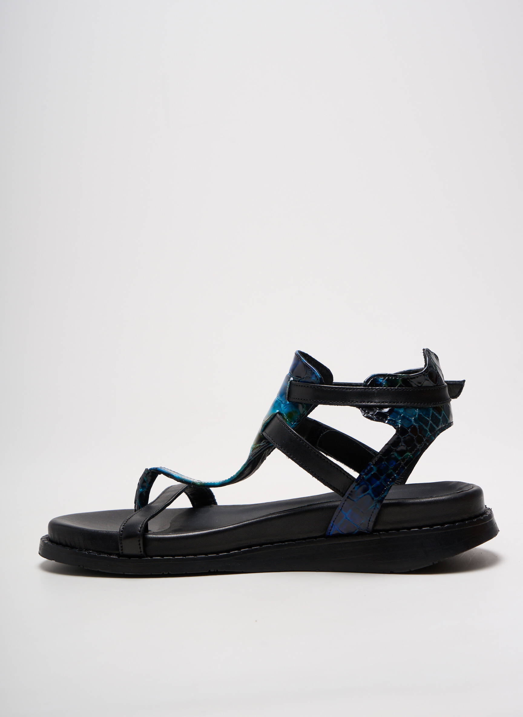Šlepetės lygus medžiaga kulnas nuo 4 iki 6 cm juodas REGARD moteris