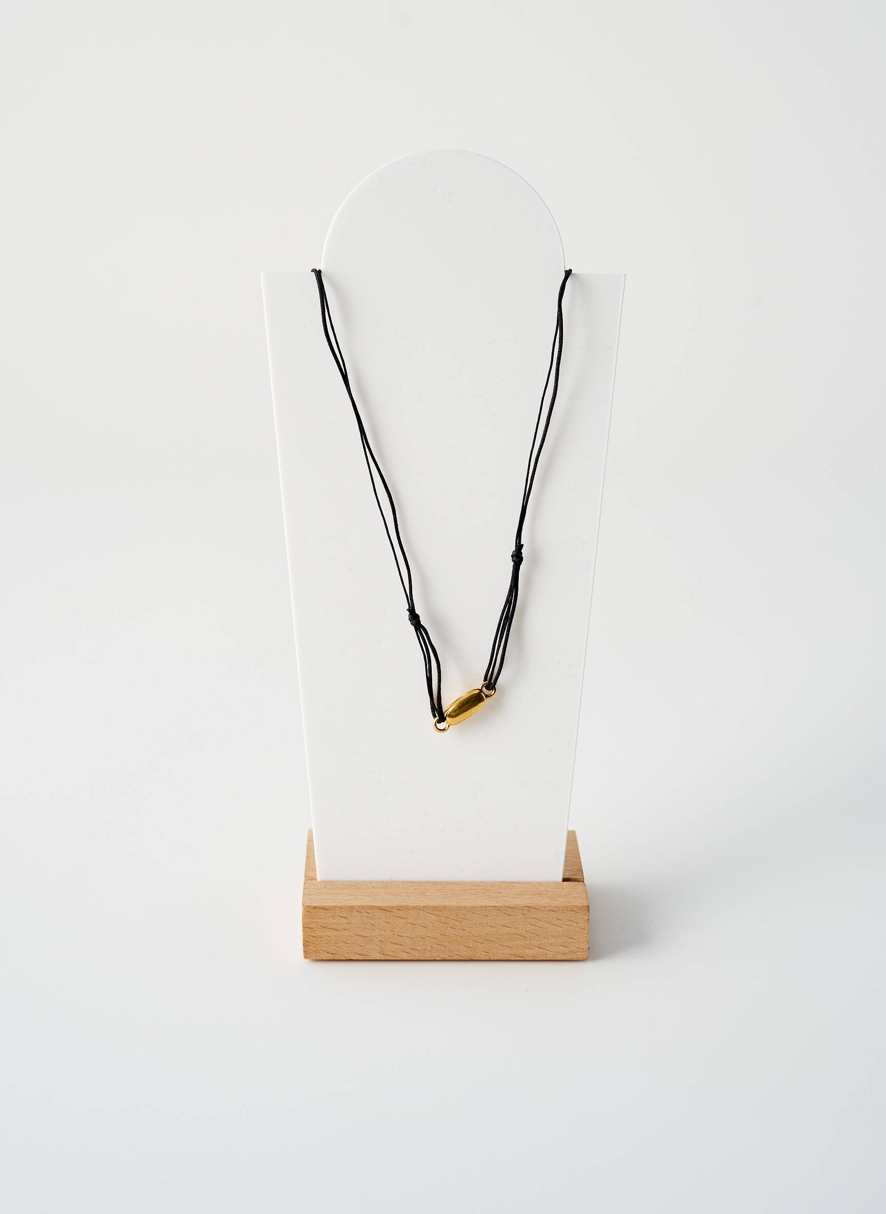 Kaklaraištis perlų ornamentas juodas BY GARANCE moteris