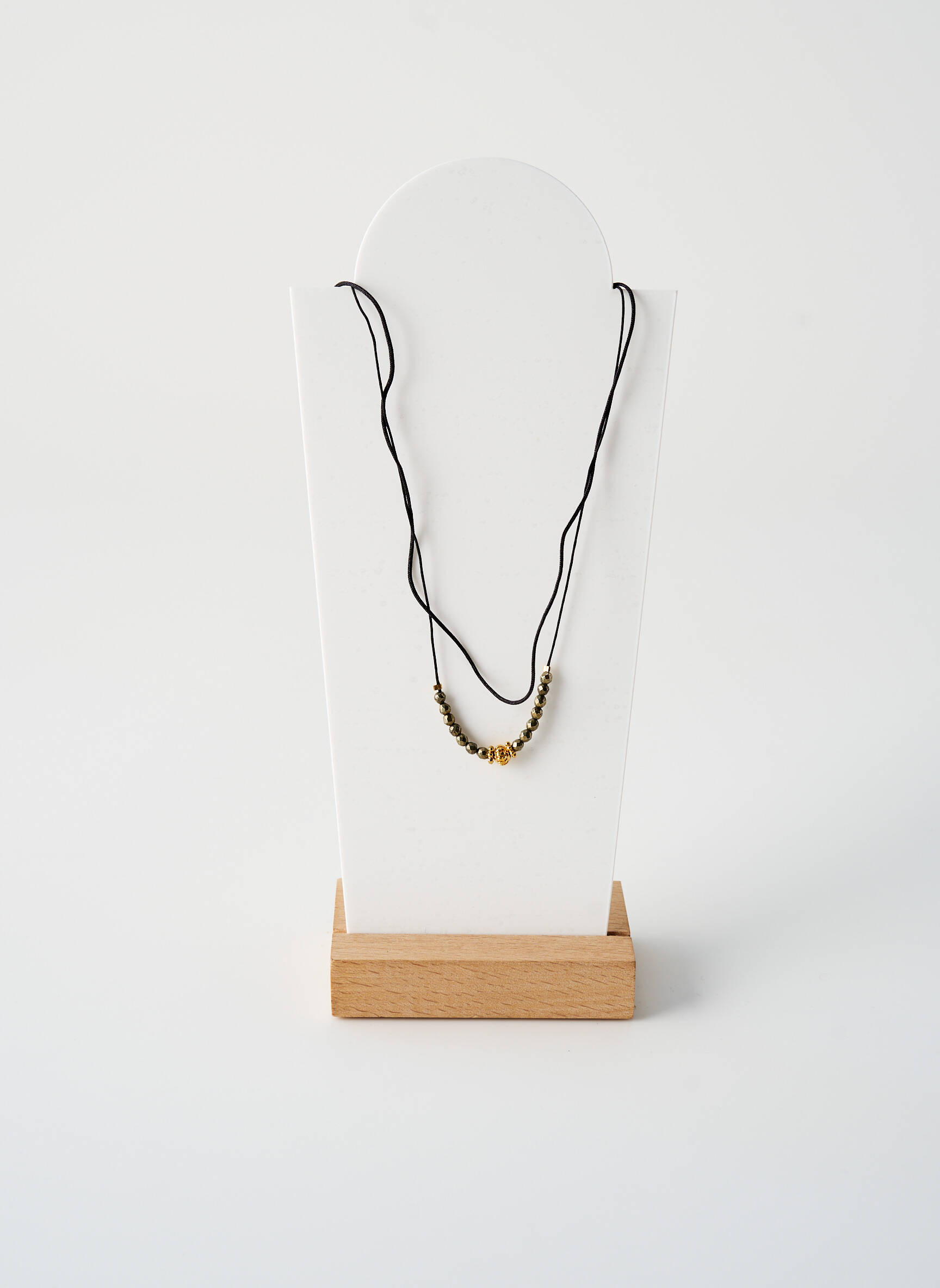 Kaklaraištis perlų ornamentas juodas BY GARANCE moteris