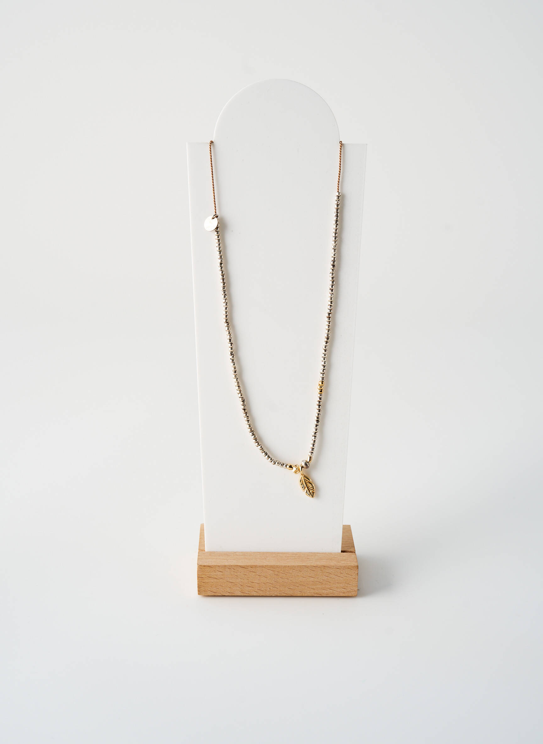 Kaklaraištis perlų ornamentas sidabrinė BY GARANCE moteris